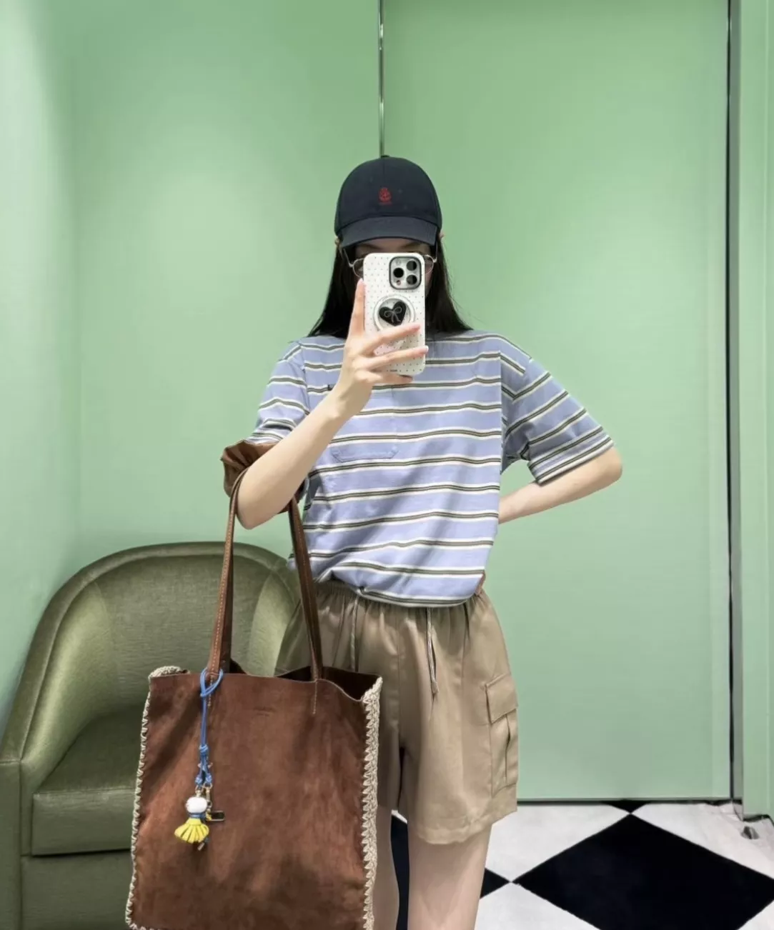 프라다 스트라이프 포켓 로고 오버핏 반소매 티셔츠 상세 이미지 14