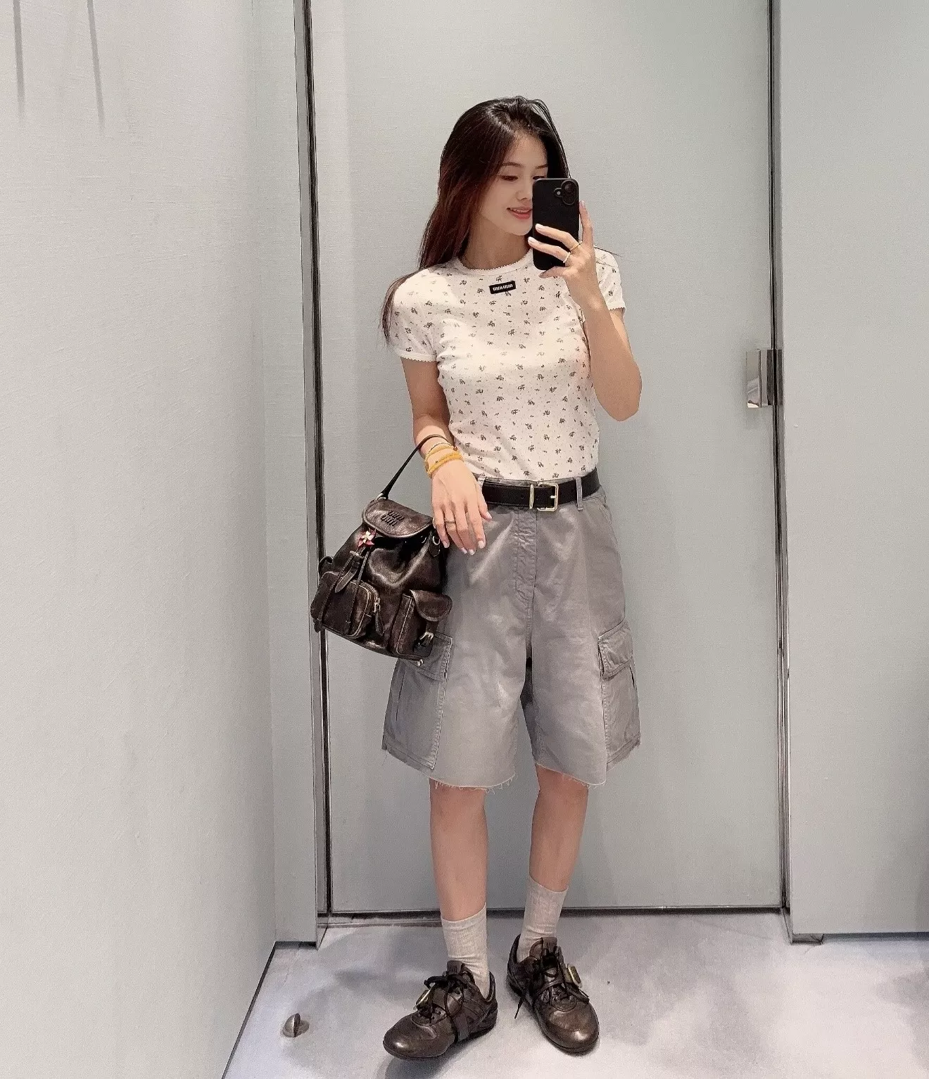 미우미우 워싱 코튼 자수 포인트 카고 하프 팬츠 상세 이미지 14