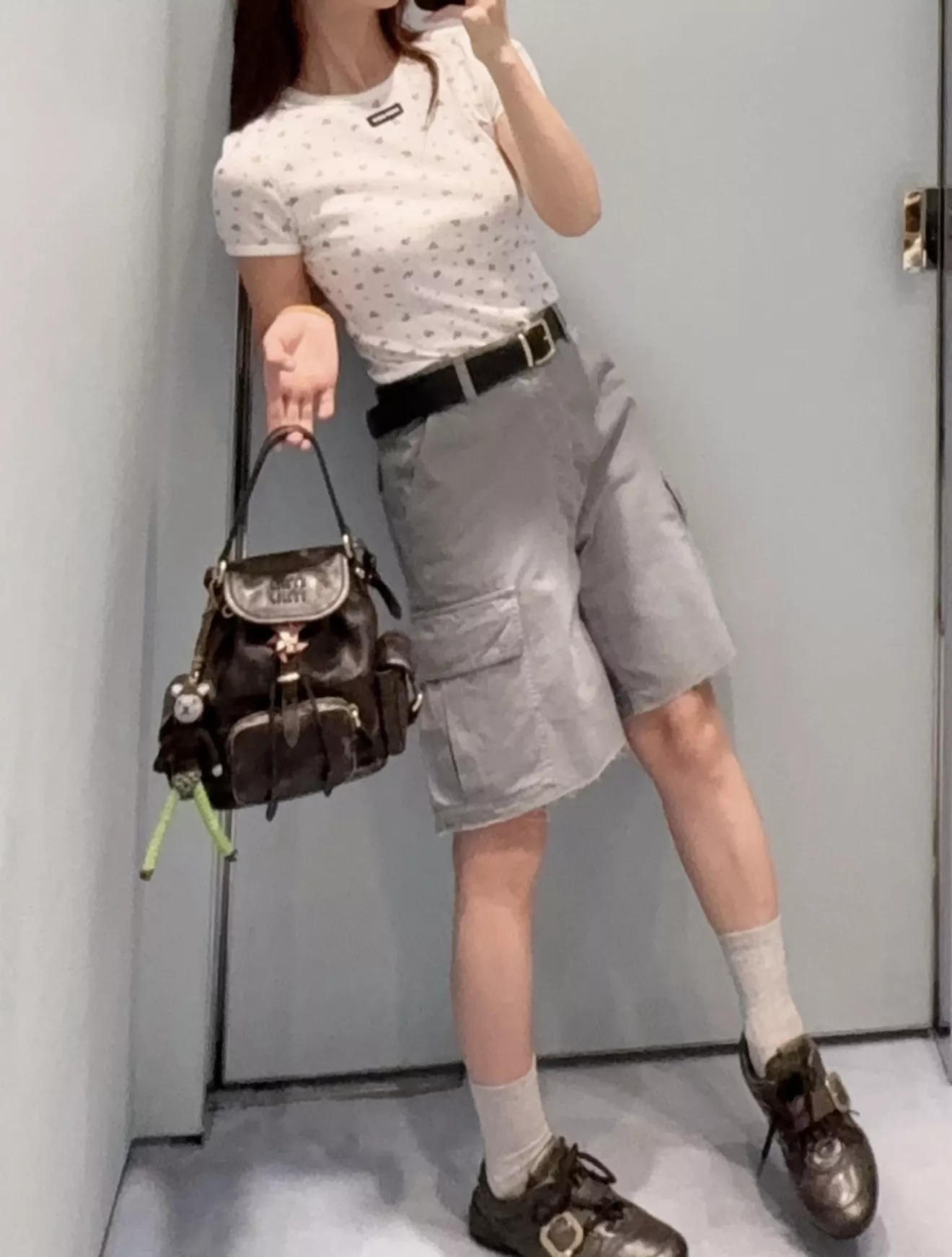 미우미우 워싱 코튼 자수 포인트 카고 하프 팬츠 상세 이미지 13