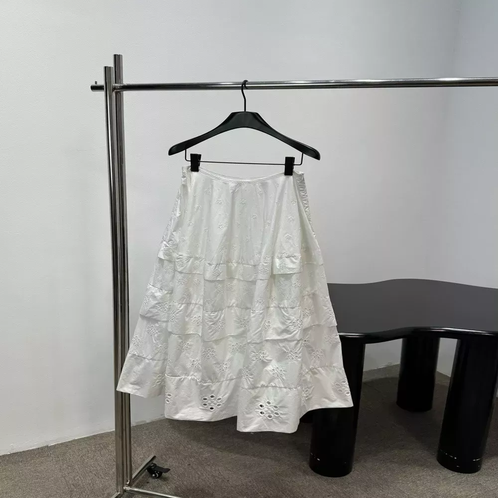 셀린느 자수 펀칭 레이어드 A라인 롱 스커트