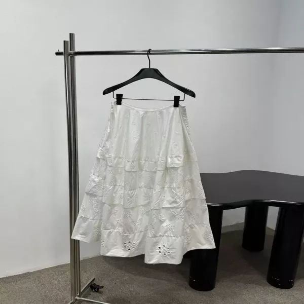 셀린느 자수 펀칭 레이어드 A라인 롱 스커트