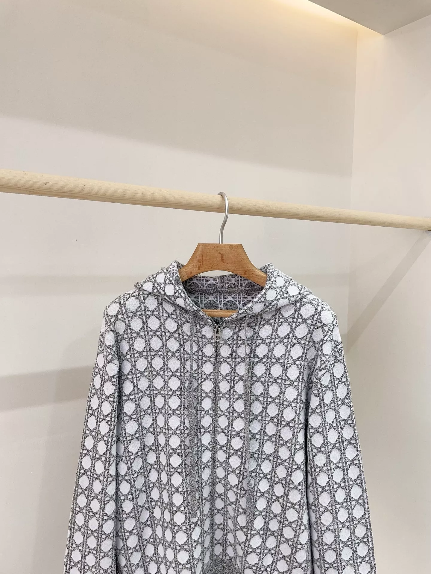 디올 다이아 패턴 니트 후드 집업 재킷 상세 이미지 3