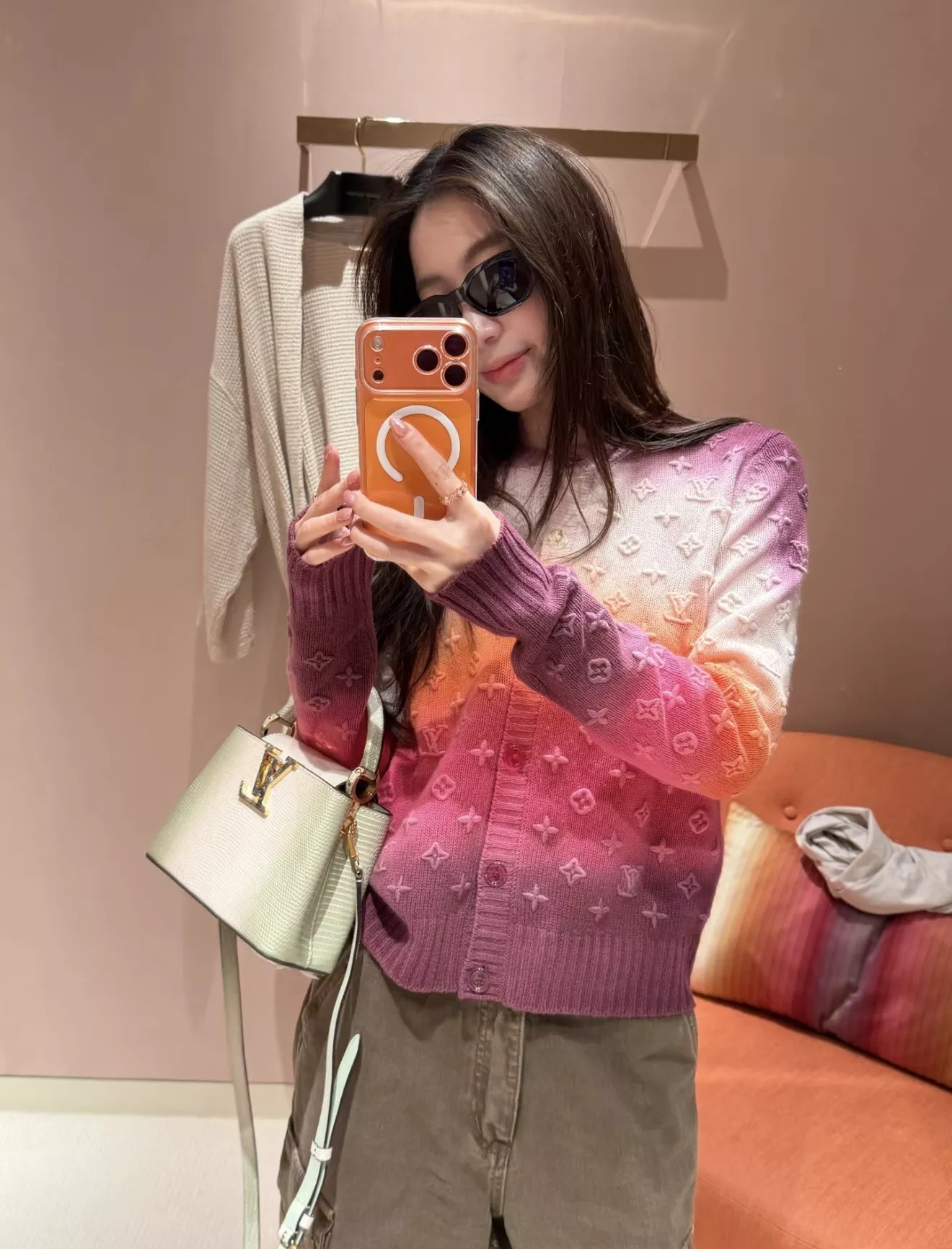 루이비통 3D 자수 타이다이 캐시미어 크롭 가디건 상세 이미지 19