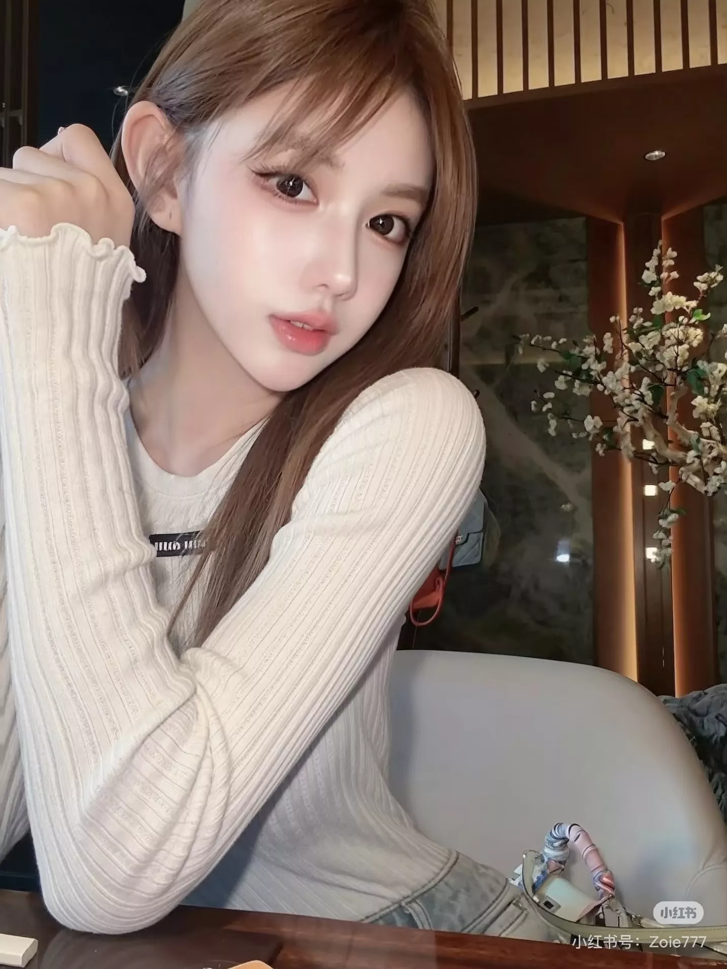 미우미우 프릴 넥 실크 블렌드 골지 긴소매 니트 상세 이미지 41