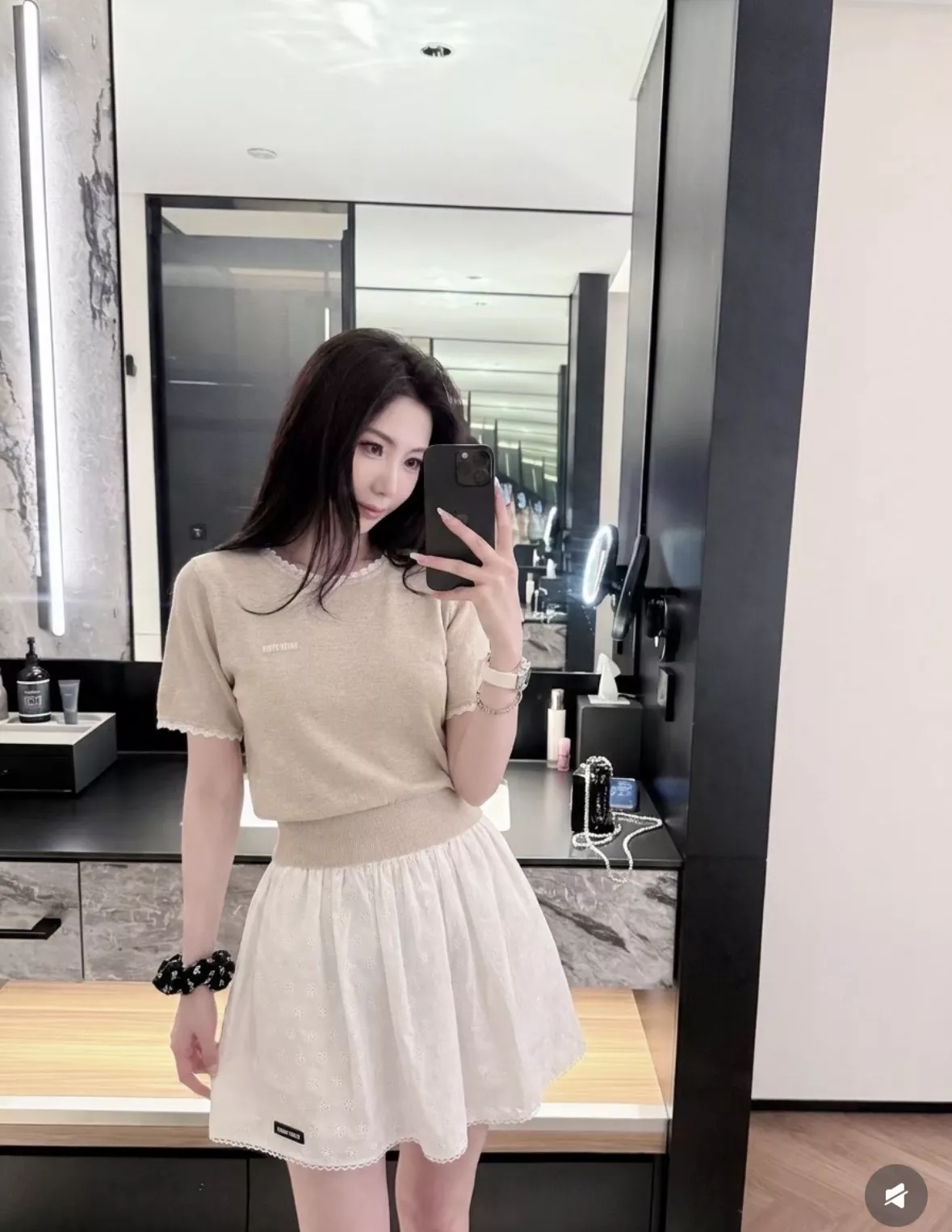 미우미우 펀칭 자수 플라워 코튼 린넨 미니 스커트 상세 이미지 23