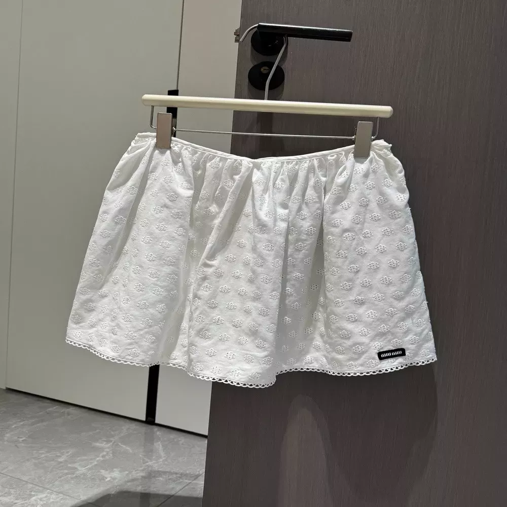 미우미우 펀칭 자수 플라워 코튼 린넨 미니 스커트