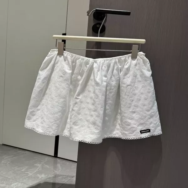 미우미우 펀칭 자수 플라워 코튼 린넨 미니 스커트