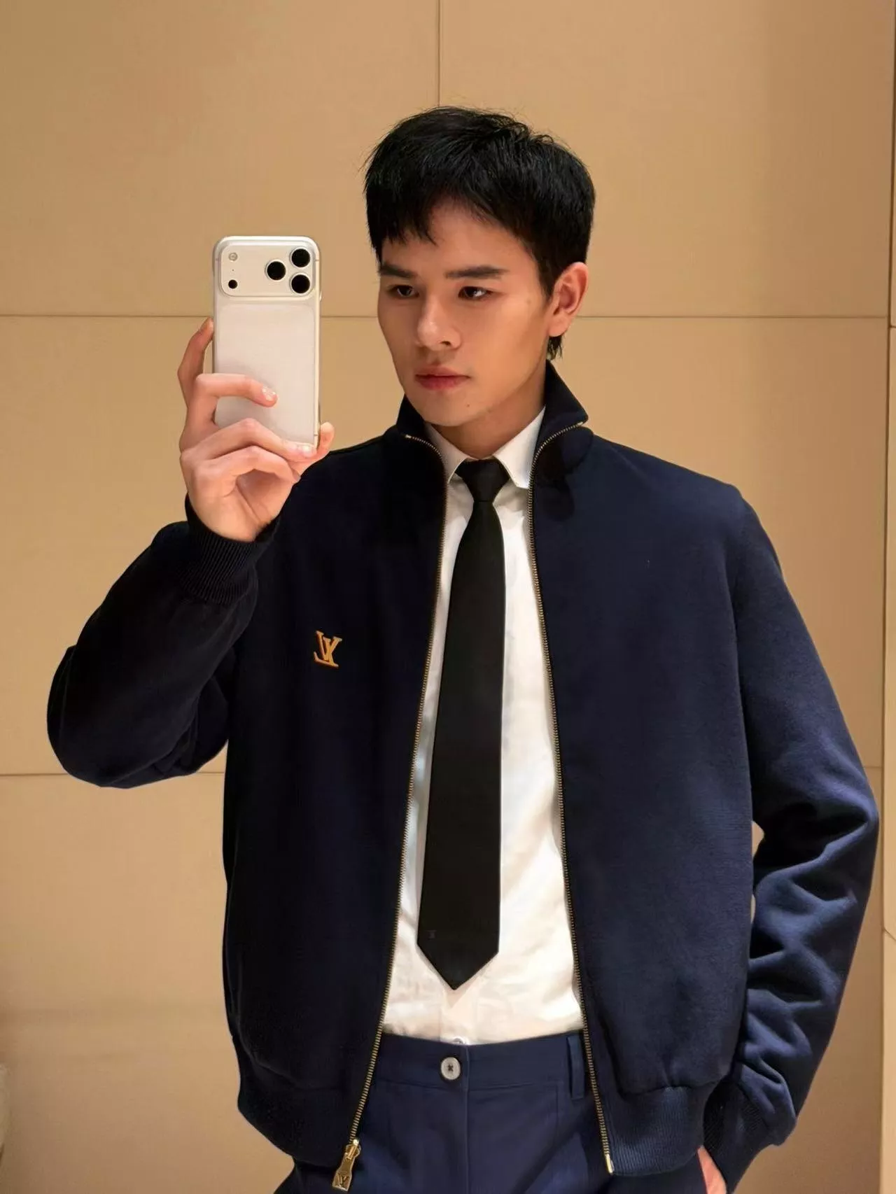 루이비통 더블 페이스 로고 자카드 집업 재킷 상세 이미지 26