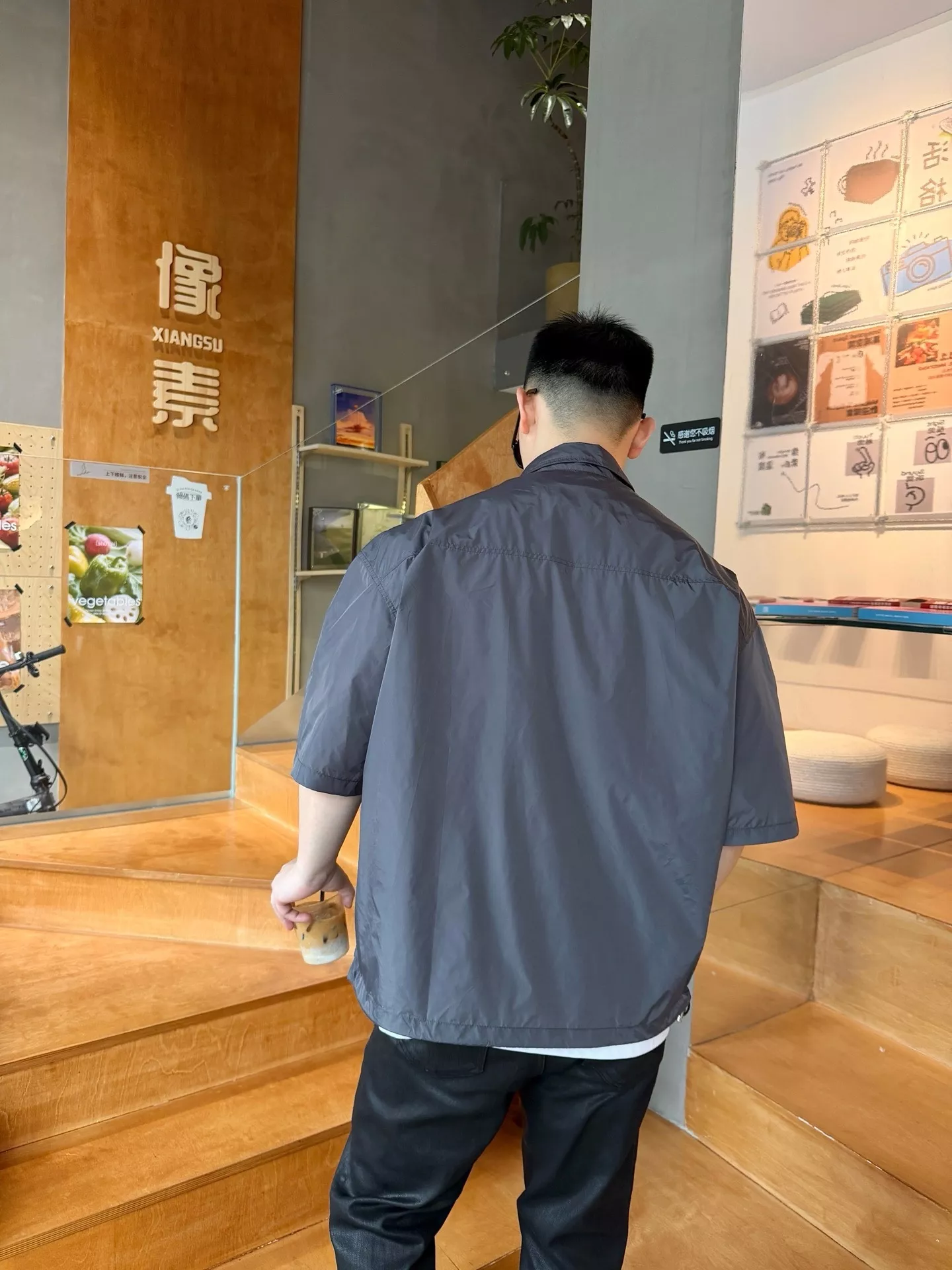 프라다 삼각 로고 포켓 리사이클 나일론 반소매 셔츠 상세 이미지 19