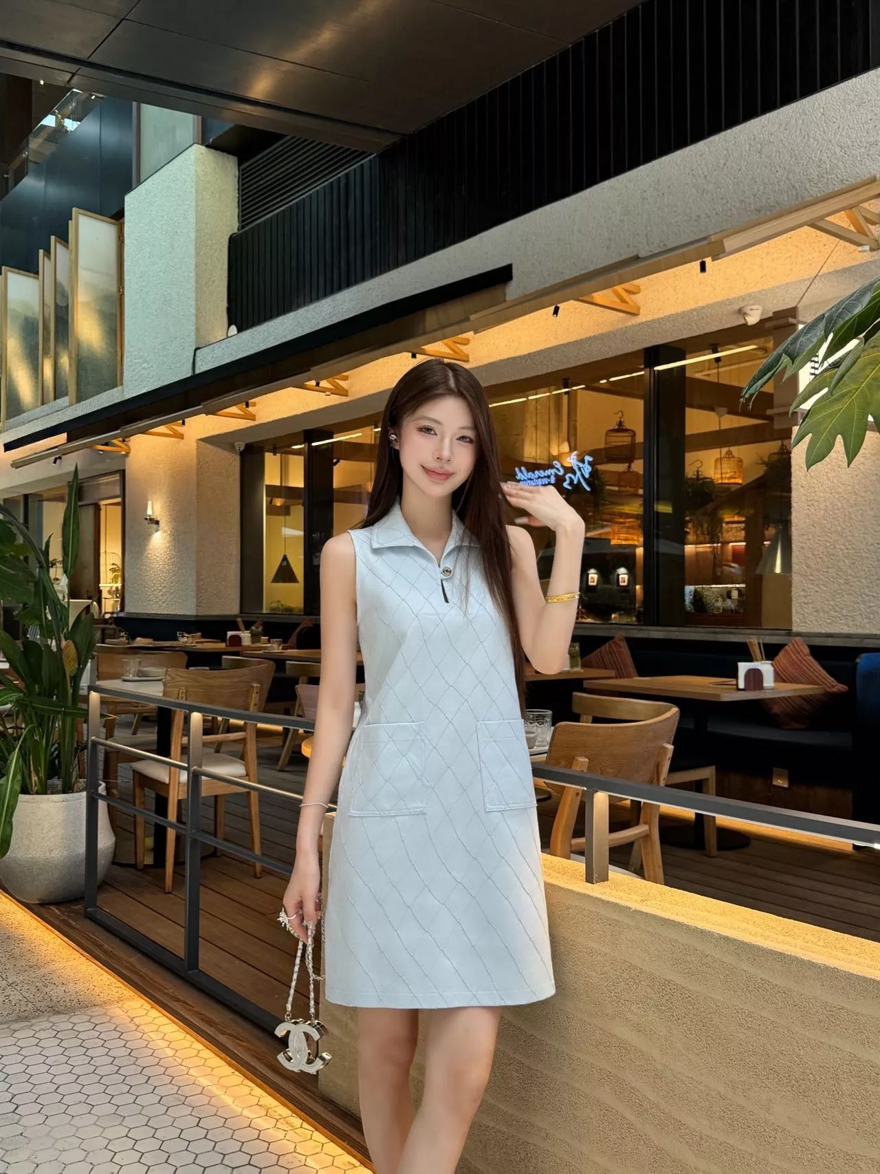 셀린느 카라 디테일 퀼팅 텍스처 민소매 원피스 상세 이미지 17