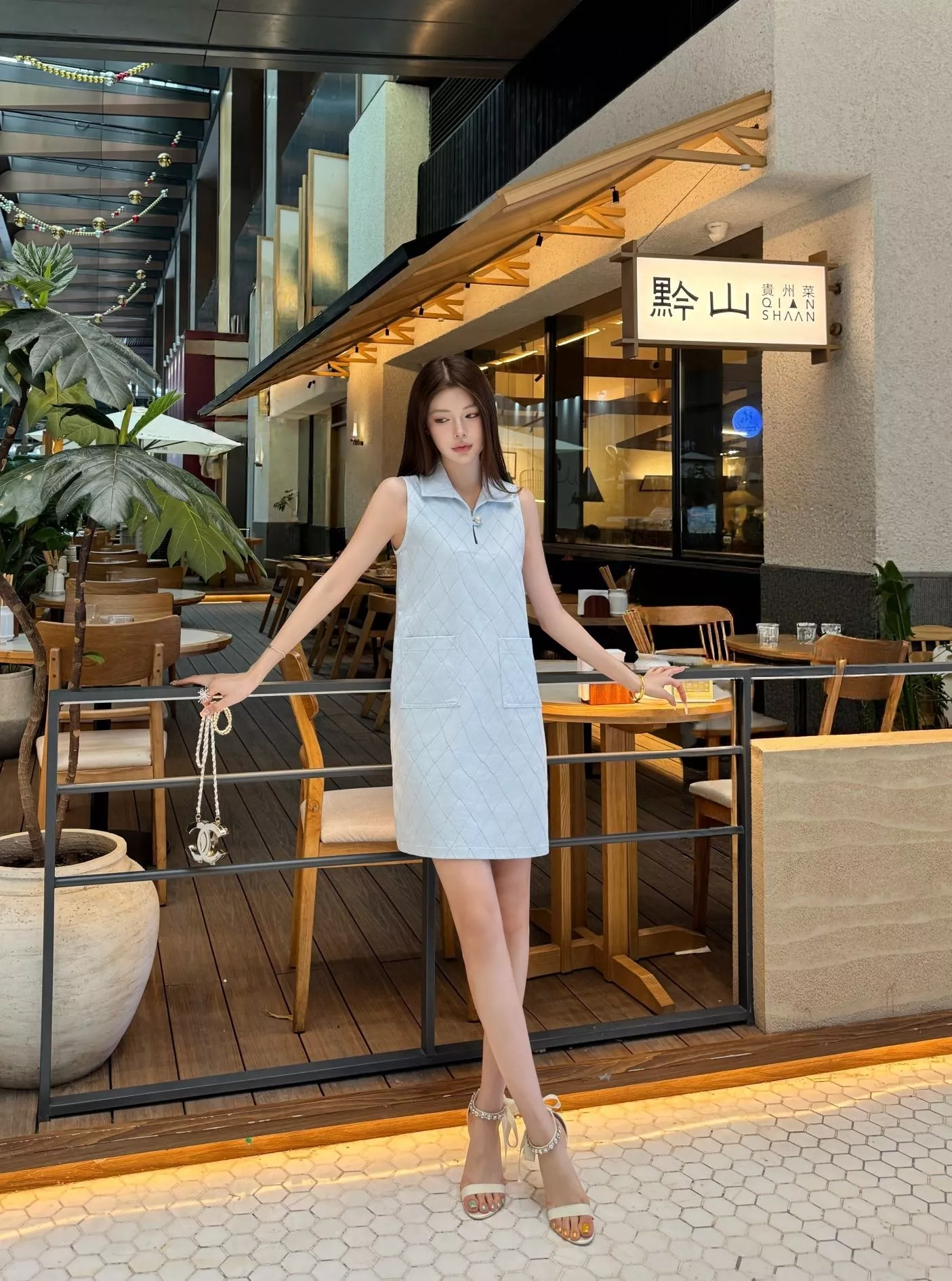 셀린느 카라 디테일 퀼팅 텍스처 민소매 원피스 상세 이미지 14