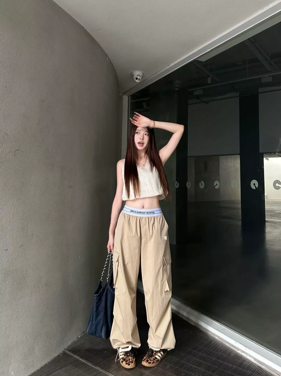 알렉산더왕 로고 밴딩 웨이스트 카고 와이드 팬츠 상세 이미지 22