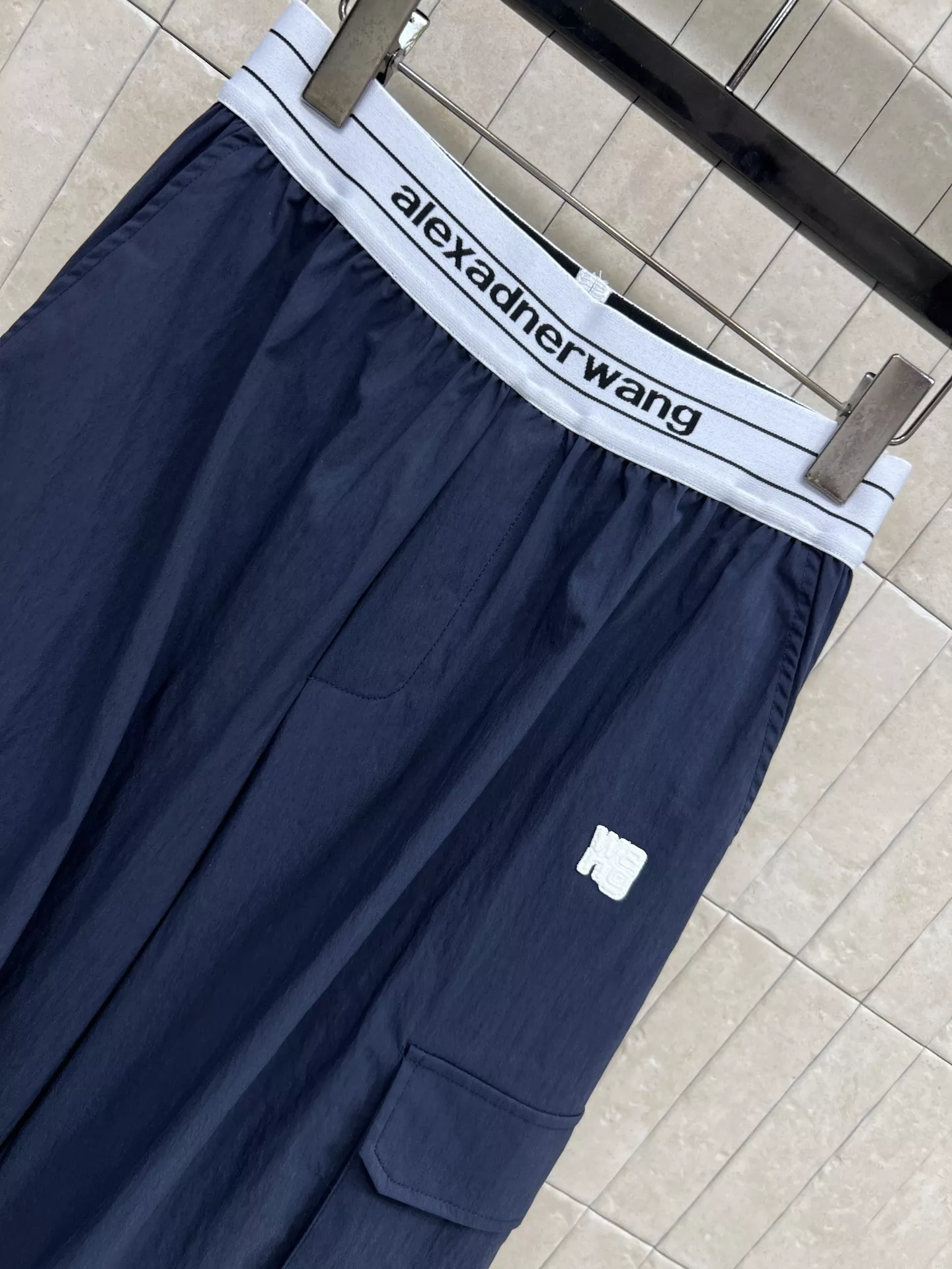 알렉산더왕 로고 밴딩 웨이스트 카고 와이드 팬츠 상세 이미지 4