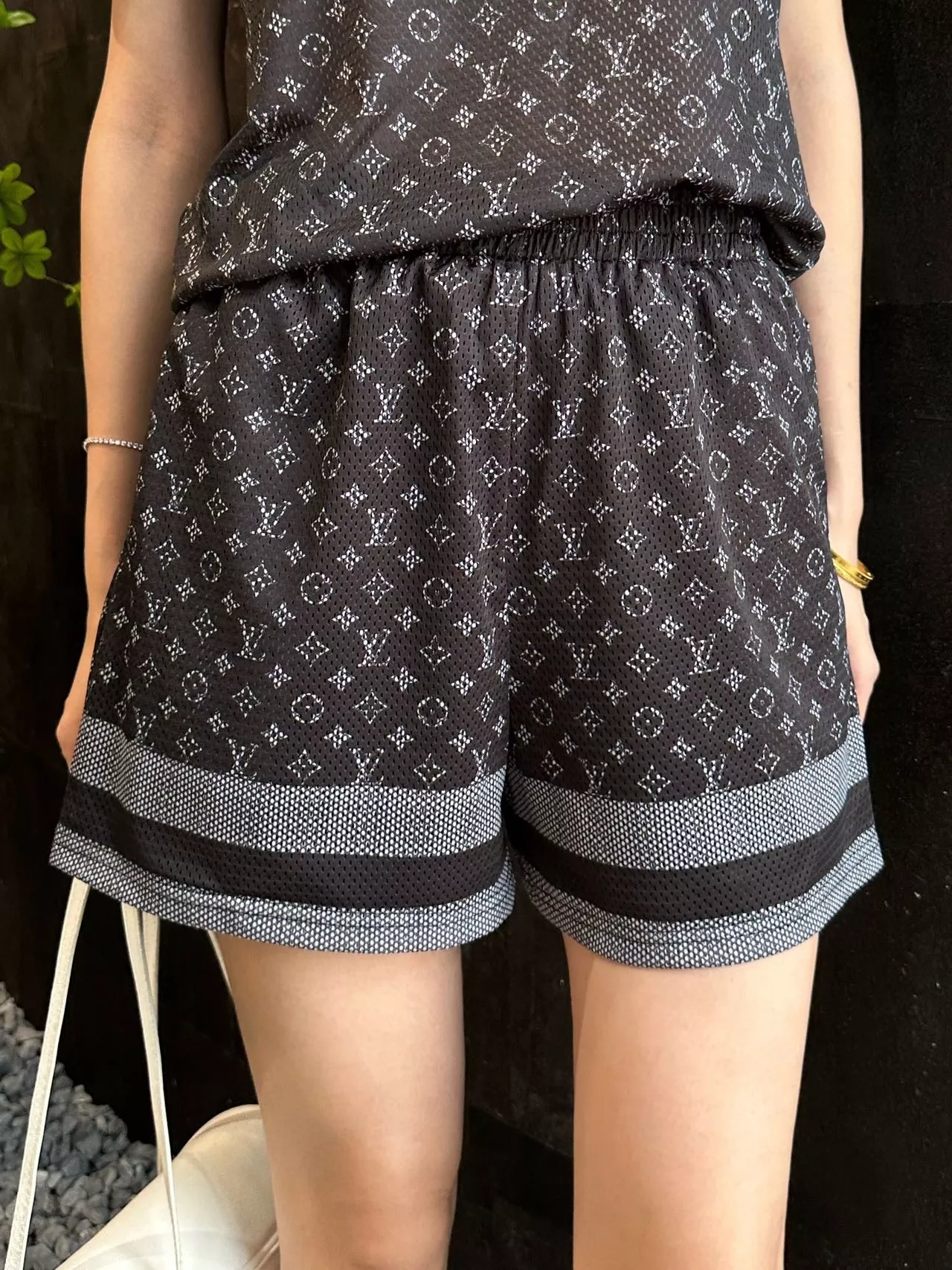 루이비통 모노그램 패턴 메쉬 반소매 쇼츠 세트 상세 이미지 17