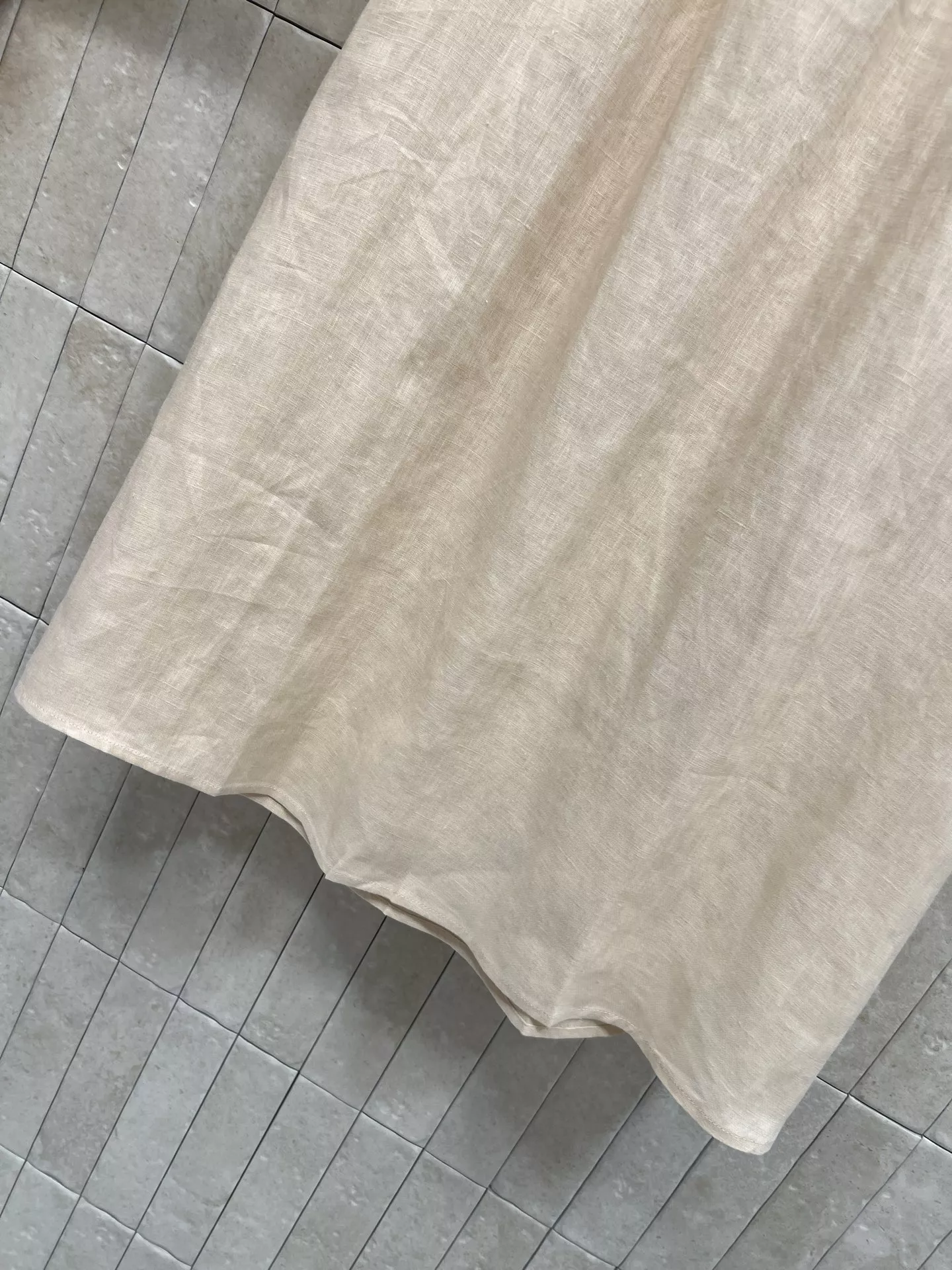 로로피아나 내추럴 린넨 언밸런스 상의 롱스커트 투피스 상세 이미지 3