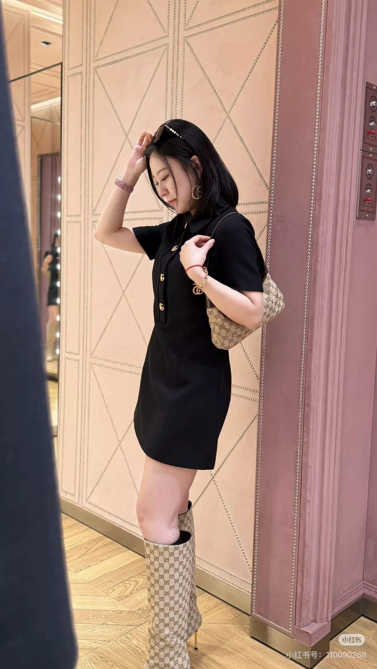 구찌 울 혼방 골드 버튼 카라 반소매 원피스 상세 이미지 33