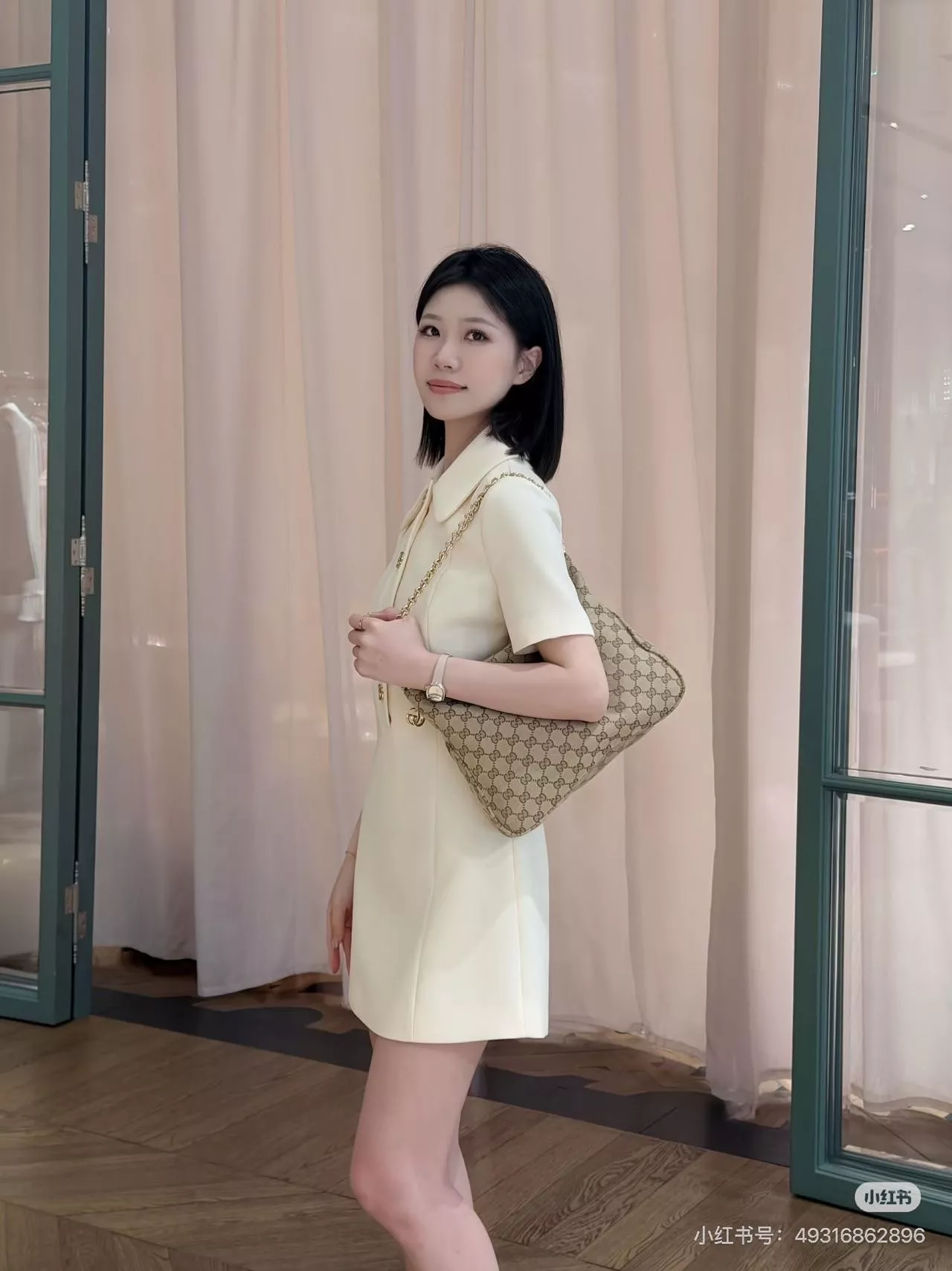 구찌 울 혼방 골드 버튼 카라 반소매 원피스 상세 이미지 17