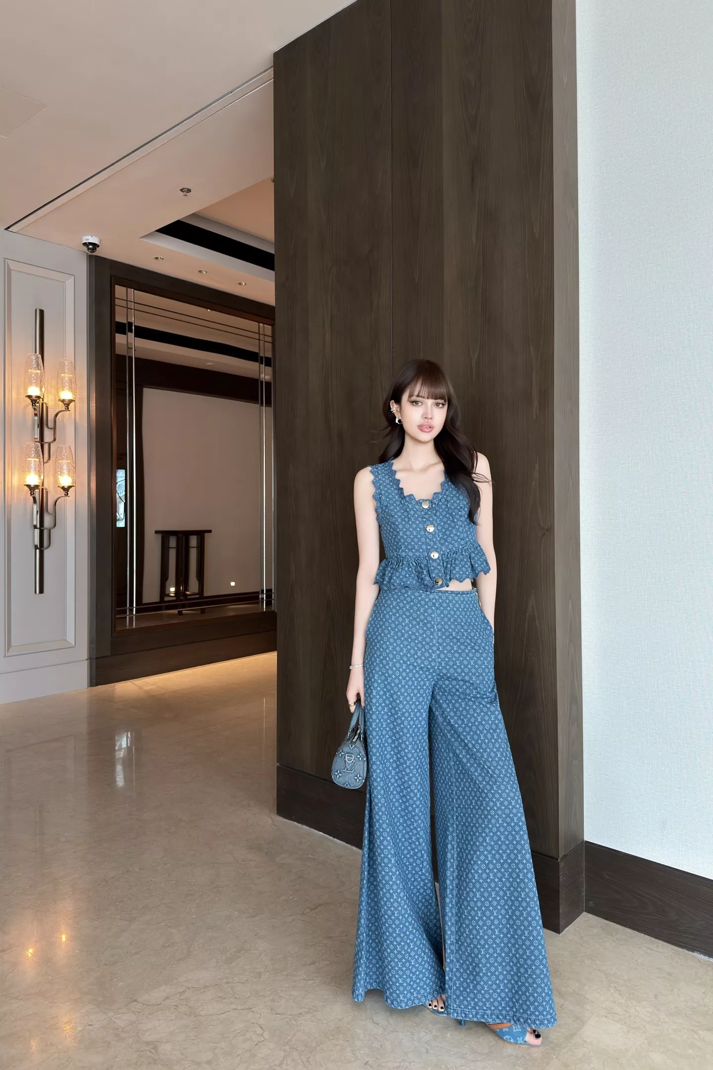 루이비통 모노그램 워싱 데님 U넥 프릴 쇼트 조끼 상세 이미지 39