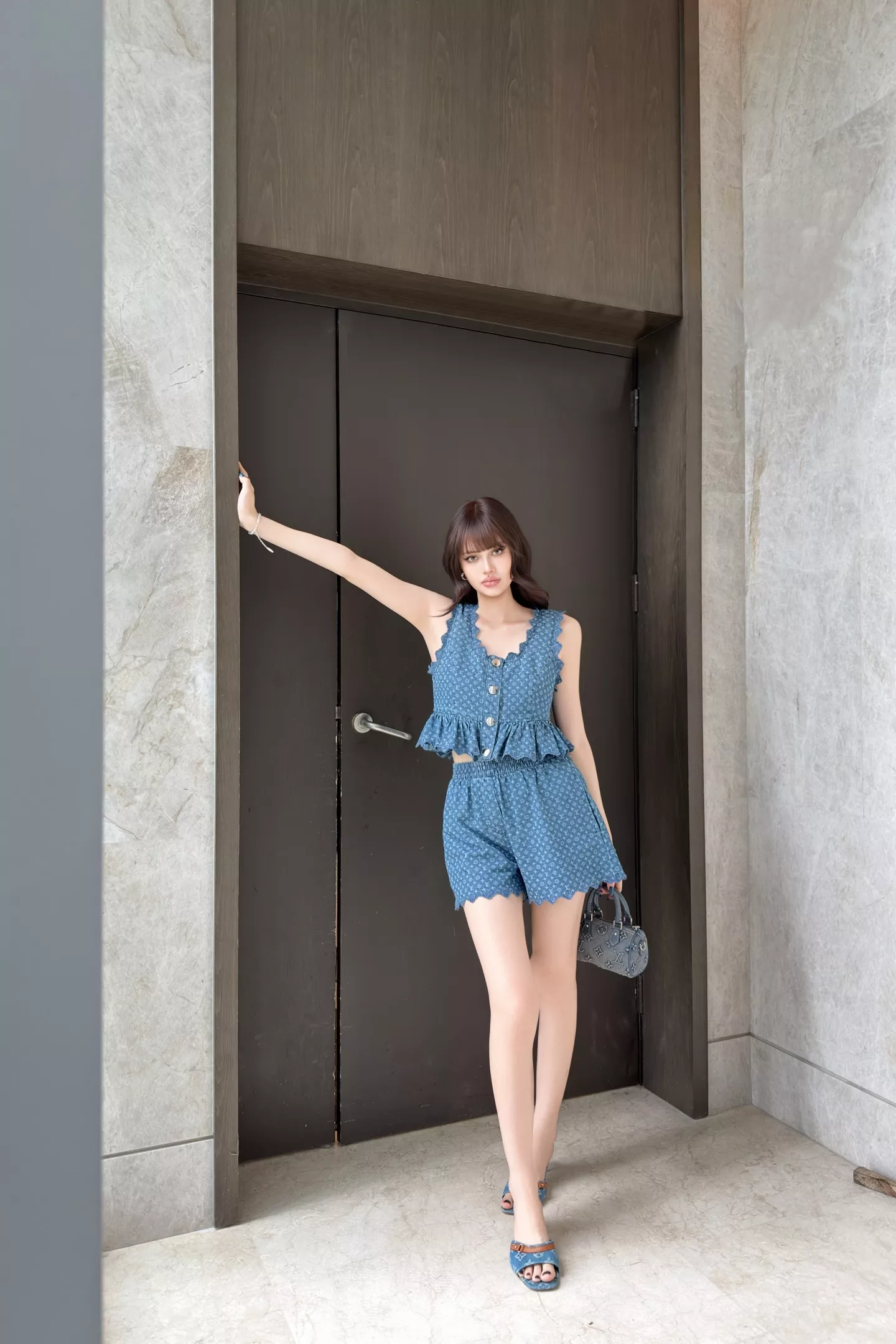 루이비통 모노그램 워싱 데님 U넥 프릴 쇼트 조끼 상세 이미지 48
