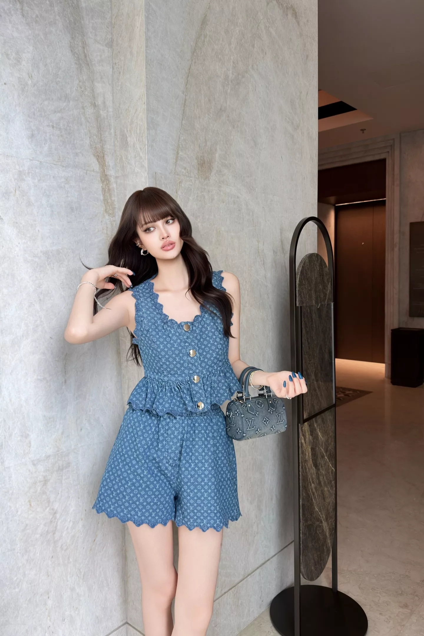 루이비통 모노그램 워싱 데님 U넥 프릴 쇼트 조끼 상세 이미지 47