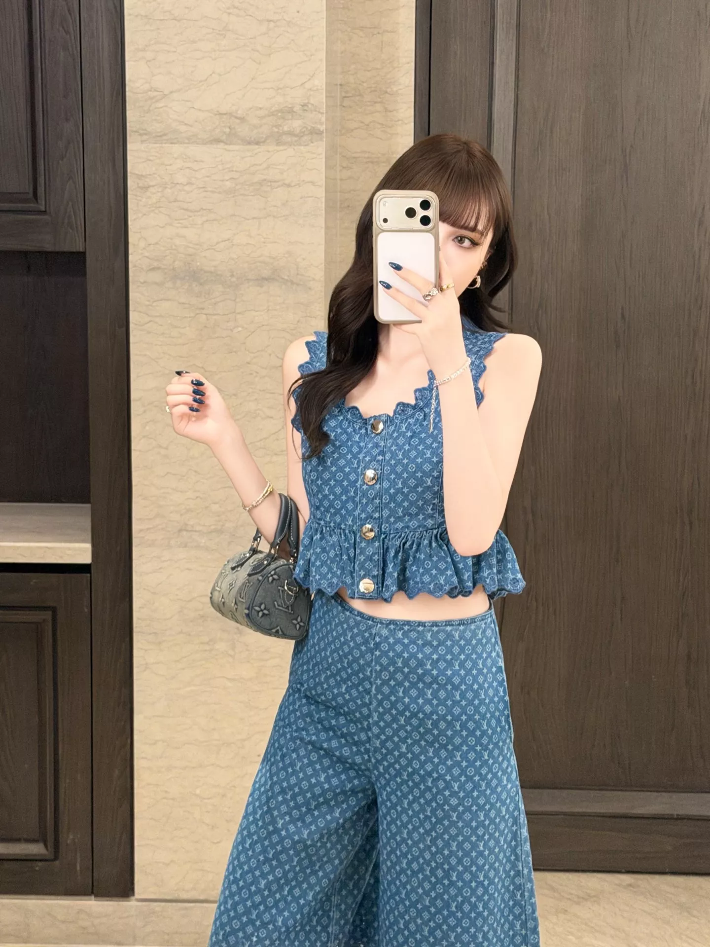 루이비통 모노그램 워싱 데님 U넥 프릴 쇼트 조끼 상세 이미지 43