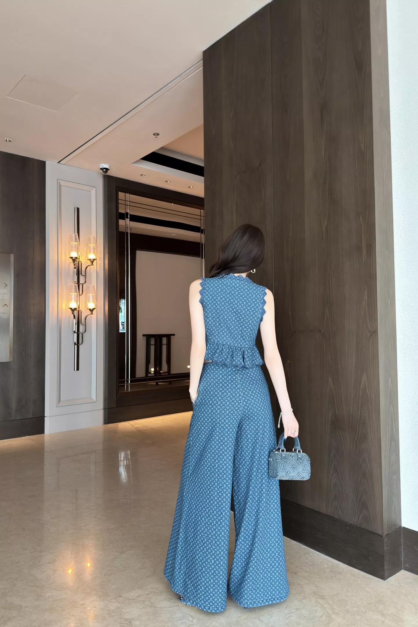 루이비통 모노그램 워싱 데님 U넥 프릴 쇼트 조끼 상세 이미지 41
