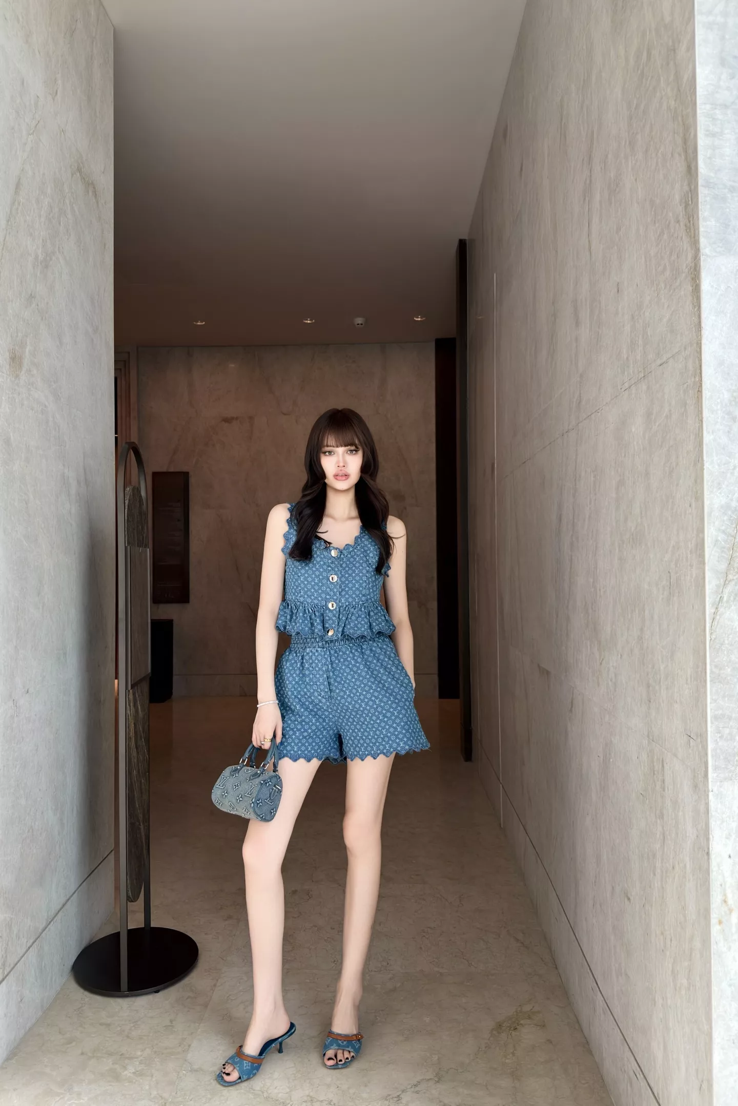 루이비통 모노그램 워싱 데님 U넥 프릴 쇼트 조끼 상세 이미지 45