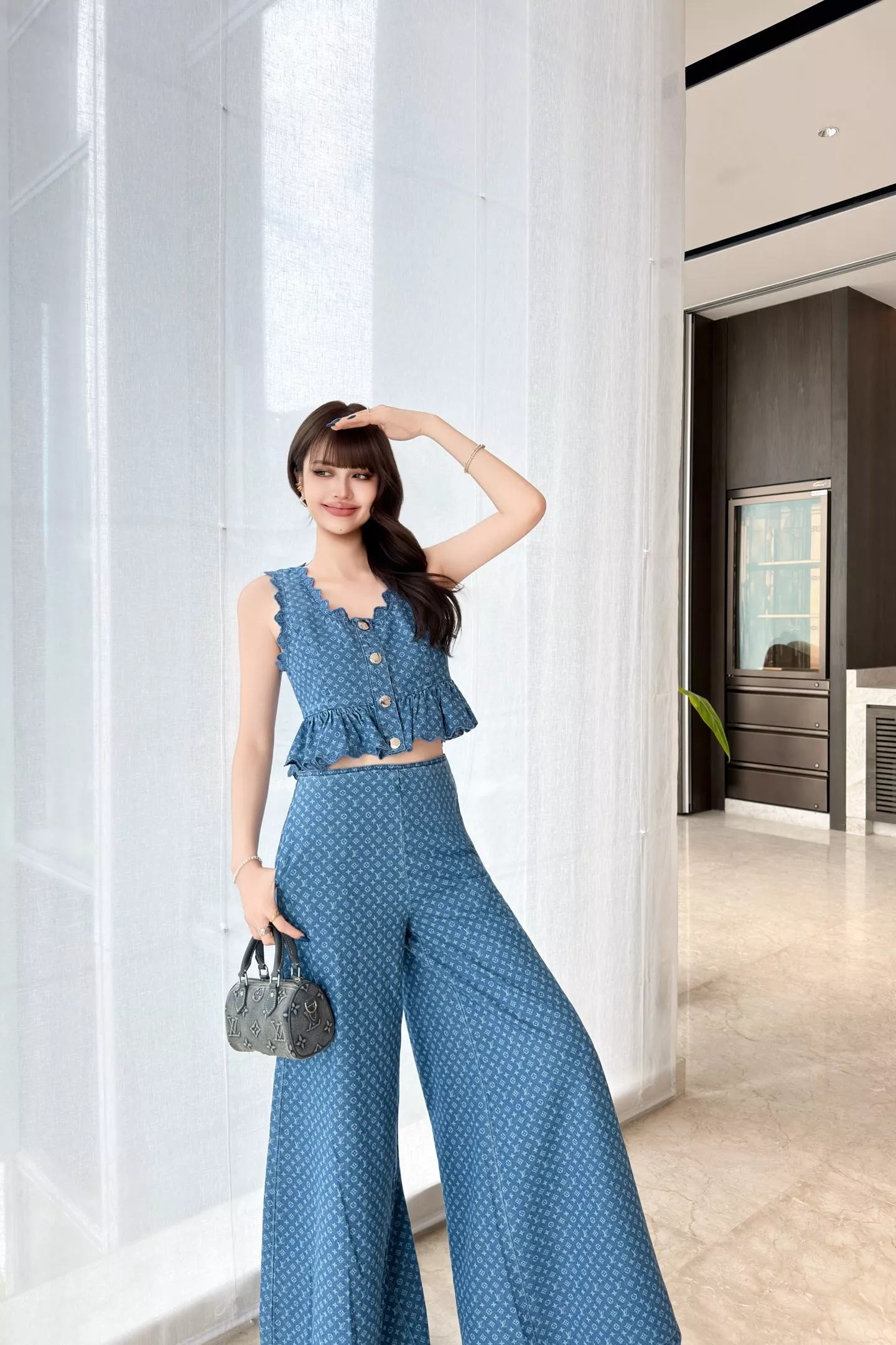 루이비통 모노그램 워싱 데님 U넥 프릴 쇼트 조끼 상세 이미지 38