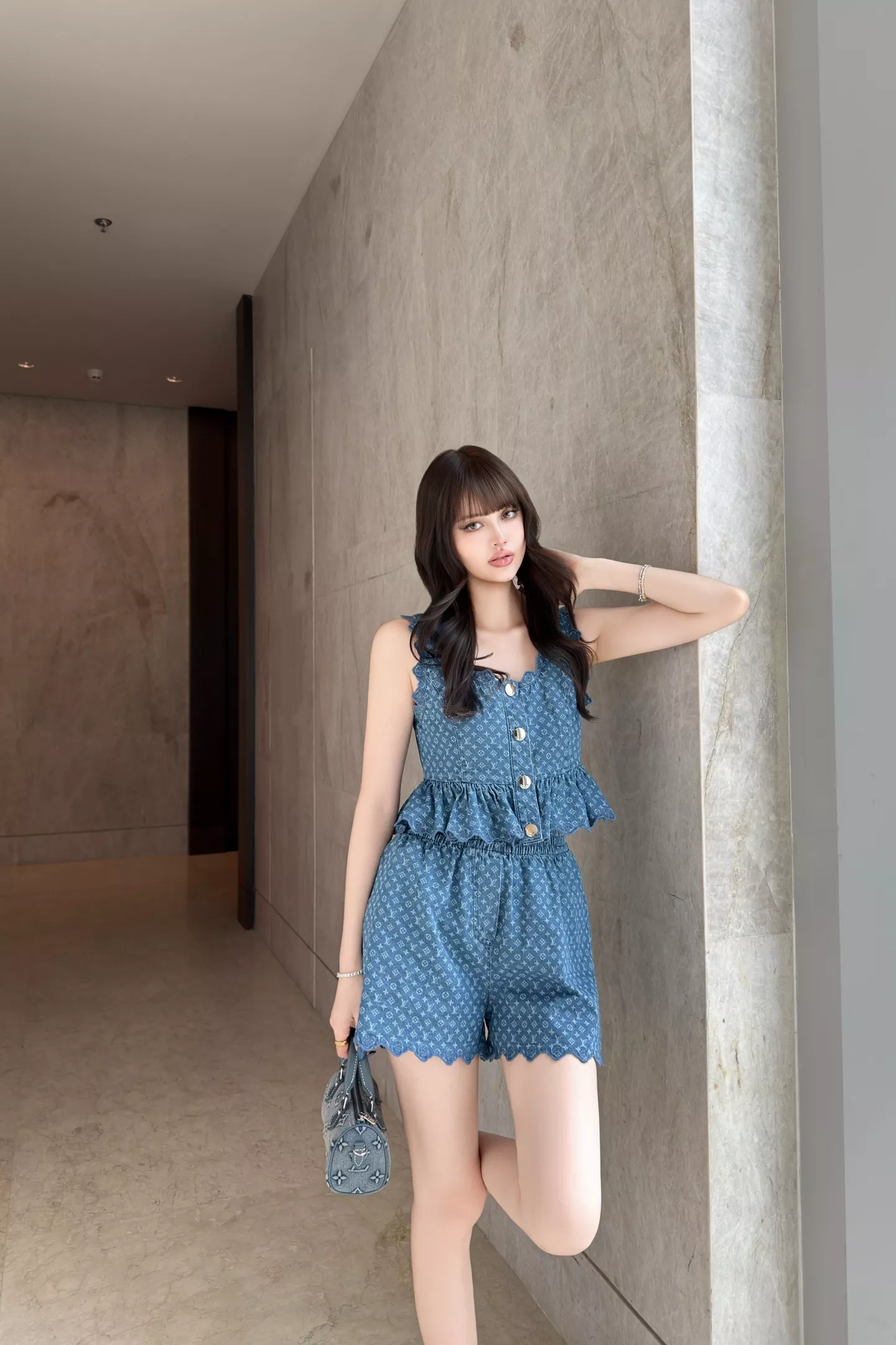 루이비통 모노그램 워싱 데님 U넥 프릴 쇼트 조끼 상세 이미지 46