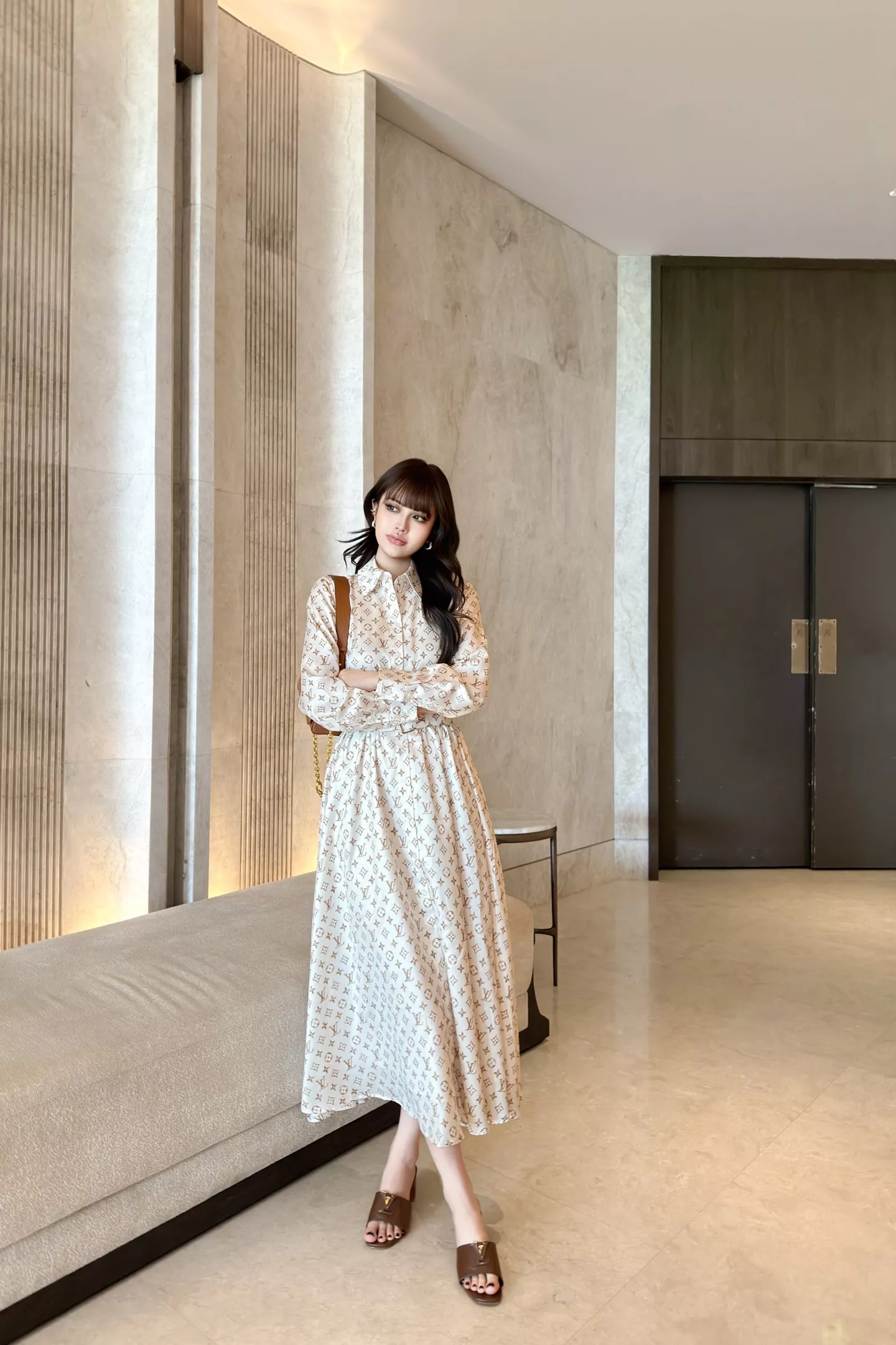 루이비통 모노그램 프린트 벨티드 긴소매 셔츠 원피스 상세 이미지 25