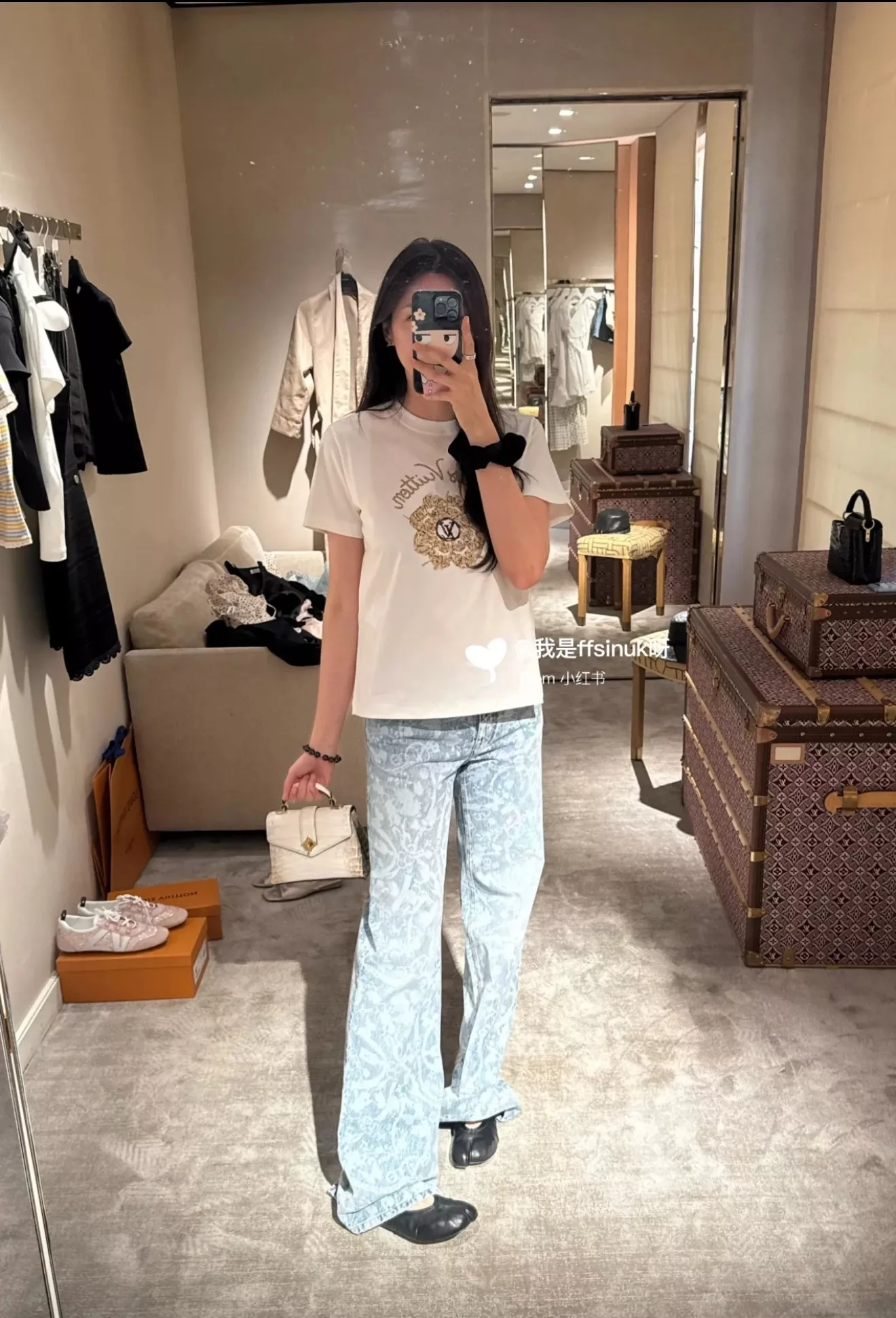 루이비통 화이트 프린트 루즈핏 반소매 티셔츠 상세 이미지 30