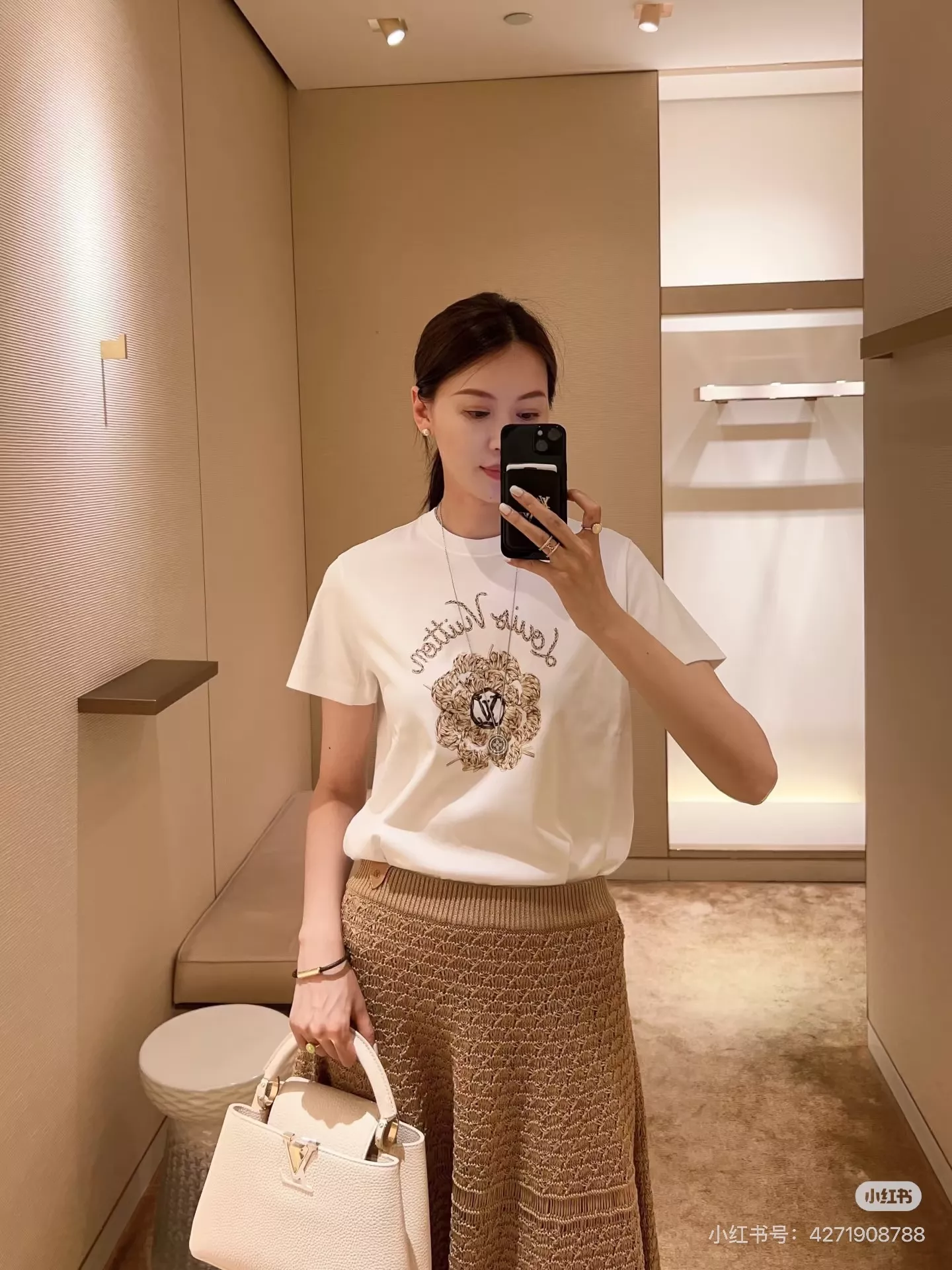 루이비통 화이트 프린트 루즈핏 반소매 티셔츠 상세 이미지 31
