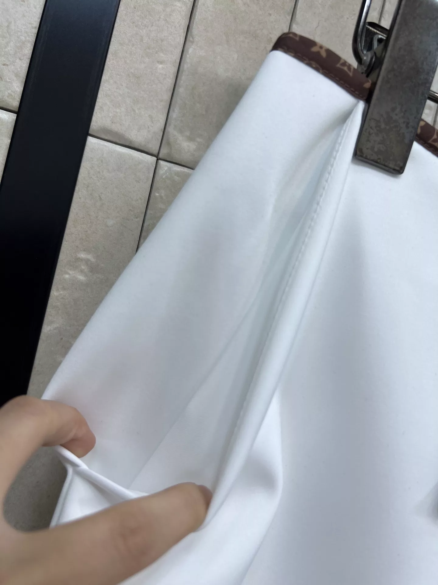 루이비통 모노그램 트리밍 리본 포인트 미니 스커트 상세 이미지 4