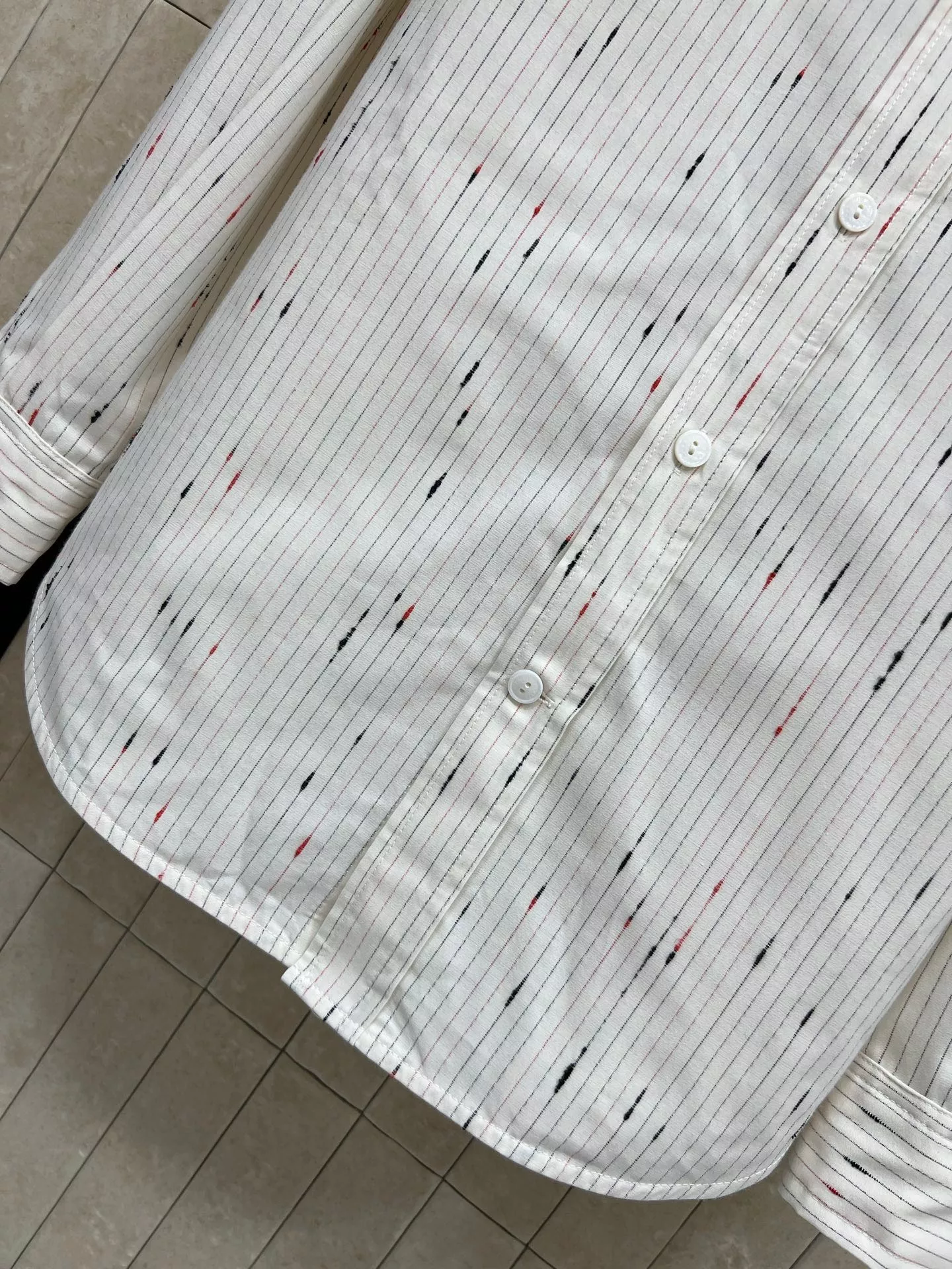 셀린느 블루 화이트 스트라이프 진주 버튼 긴소매 셔츠 상세 이미지 4