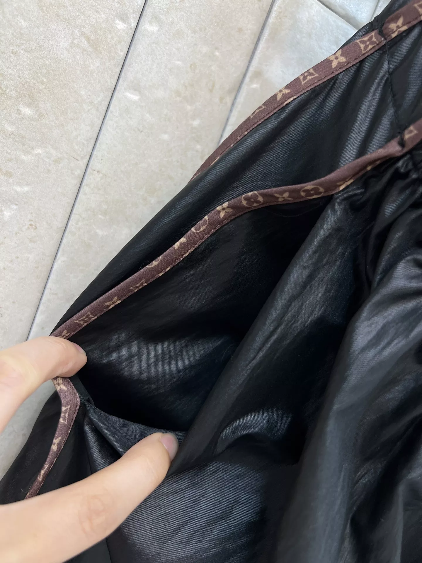 로에베 배색 웨이스트 밴드 로고 포인트 하이웨이스트 하프 팬츠 상세 이미지 14