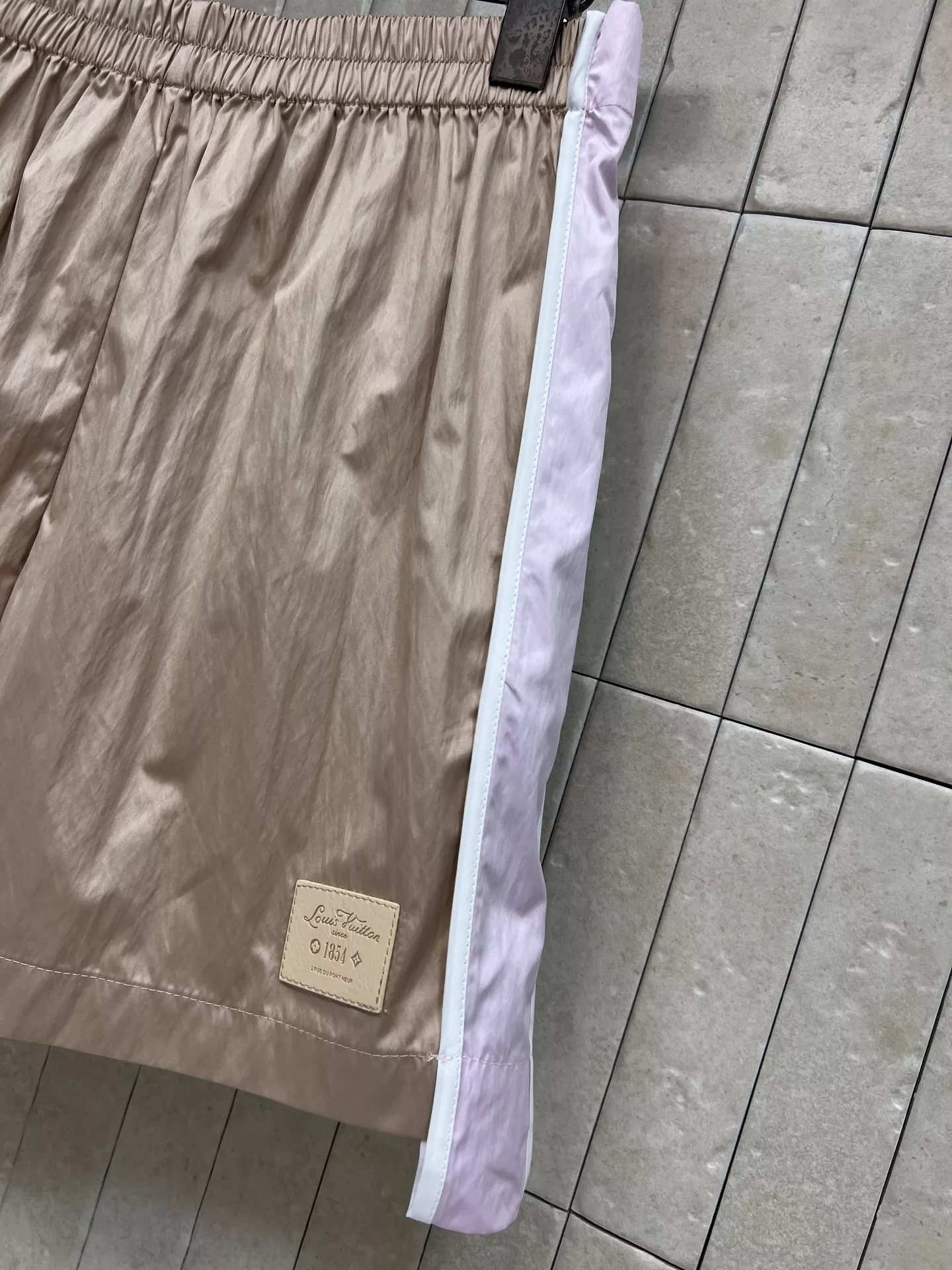 로에베 배색 웨이스트 밴드 로고 포인트 하이웨이스트 하프 팬츠 상세 이미지 4