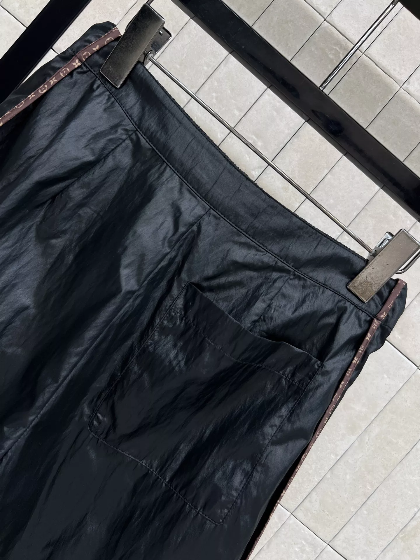 로에베 배색 웨이스트 밴드 로고 포인트 하이웨이스트 하프 팬츠 상세 이미지 17