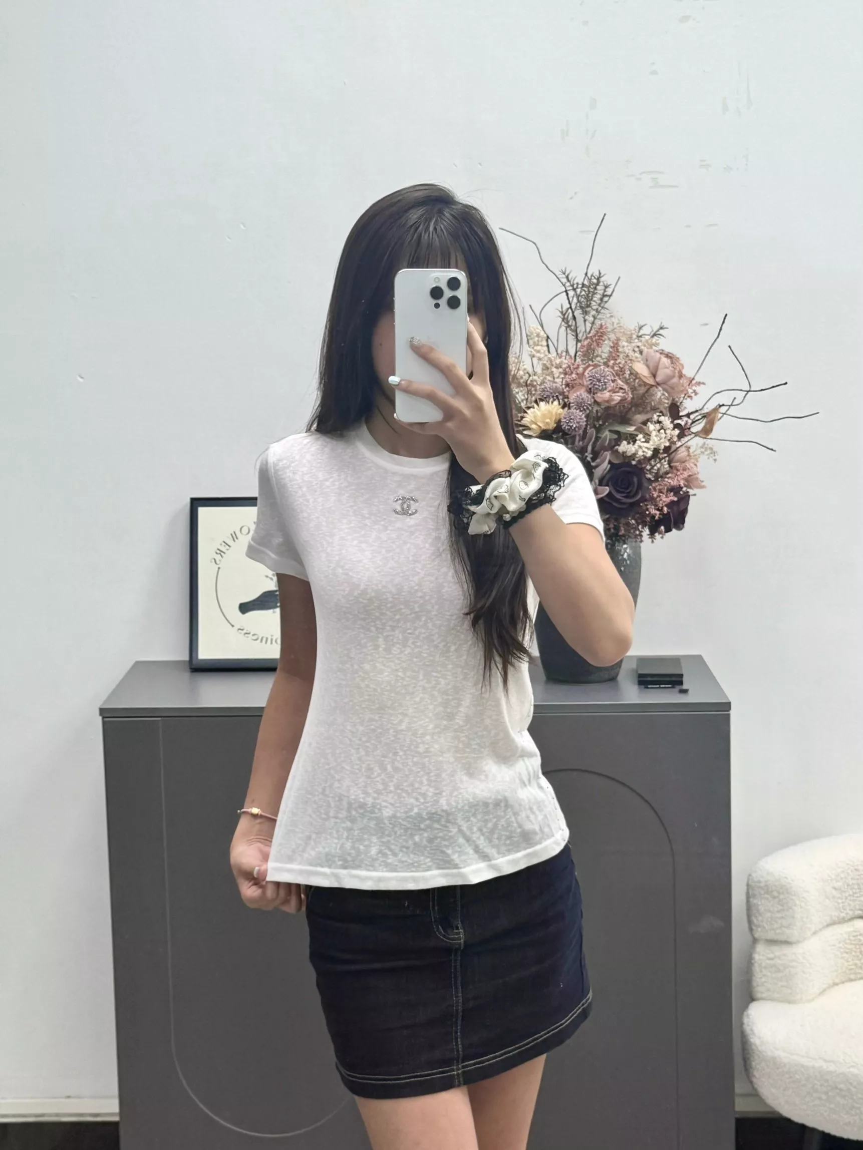 샤넬 라운드넥 큐빅 로고 슬림핏 반소매 티셔츠 상세 이미지 17