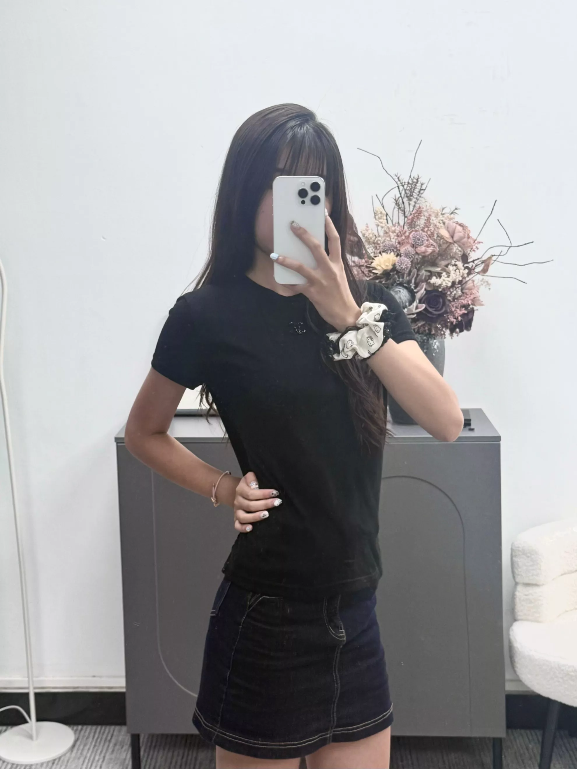 샤넬 라운드넥 큐빅 로고 슬림핏 반소매 티셔츠 상세 이미지 12