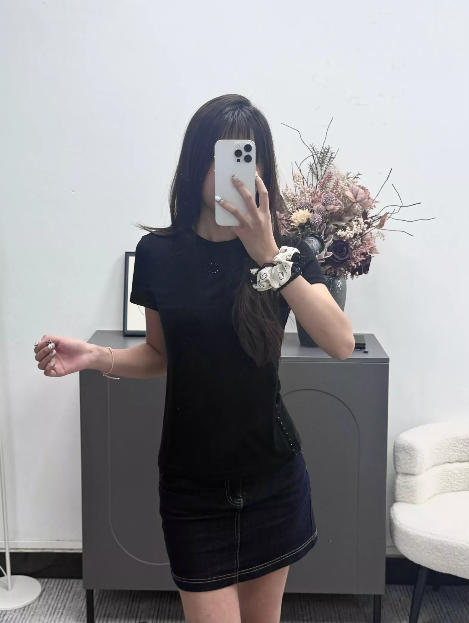 샤넬 라운드넥 큐빅 로고 슬림핏 반소매 티셔츠 상세 이미지 13