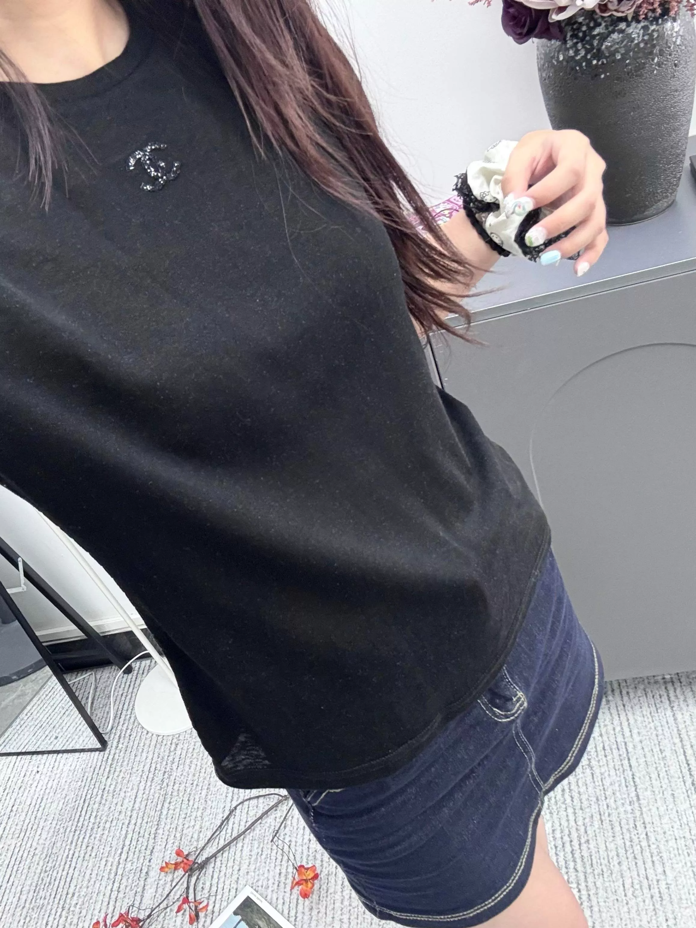 샤넬 라운드넥 큐빅 로고 슬림핏 반소매 티셔츠 상세 이미지 14