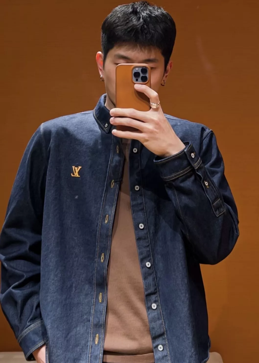 루이비통 워싱 코튼 트윌 데님 긴소매 셔츠 상세 이미지 25