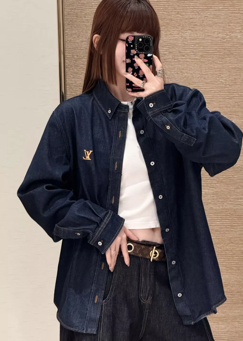 루이비통 워싱 코튼 트윌 데님 긴소매 셔츠 상세 이미지 31