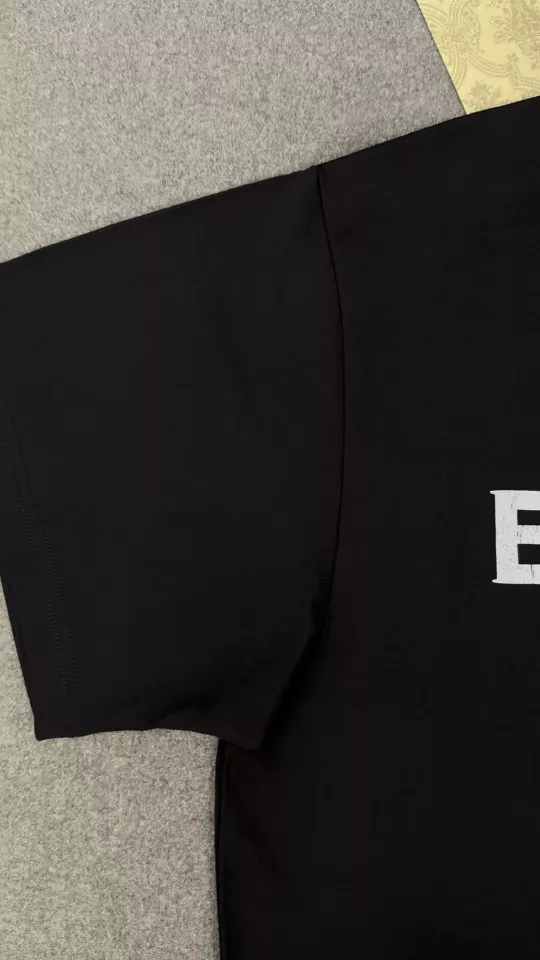 발렌시아가 블러 인물 프린트 오버핏 반소매 티셔츠 상세 이미지 22