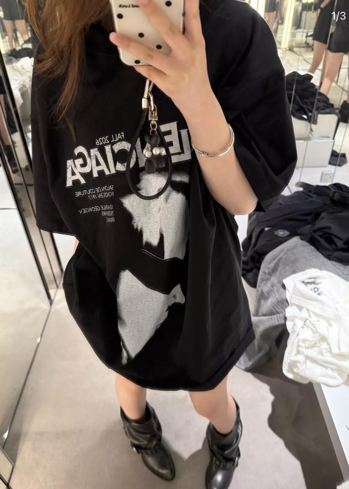 발렌시아가 블러 인물 프린트 오버핏 반소매 티셔츠 상세 이미지 40
