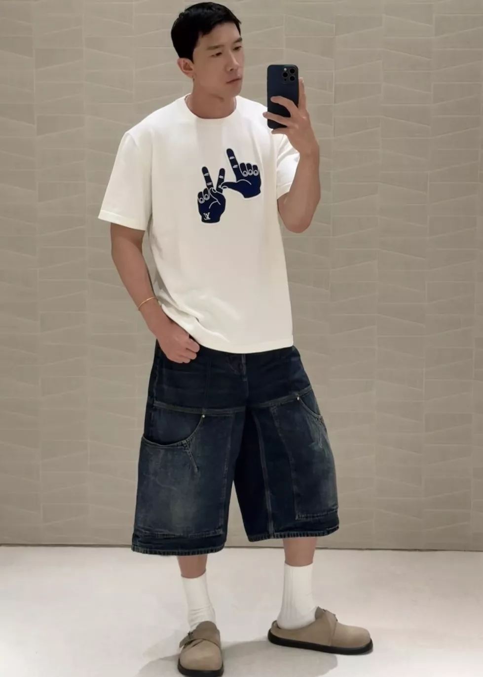 루이비통 핸드 제스처 자수 코튼 반소매 티셔츠 상세 이미지 29