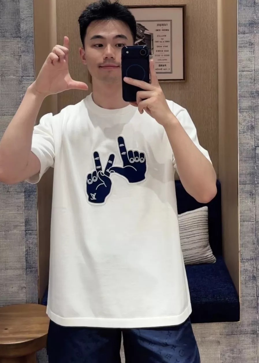 루이비통 핸드 제스처 자수 코튼 반소매 티셔츠 상세 이미지 24
