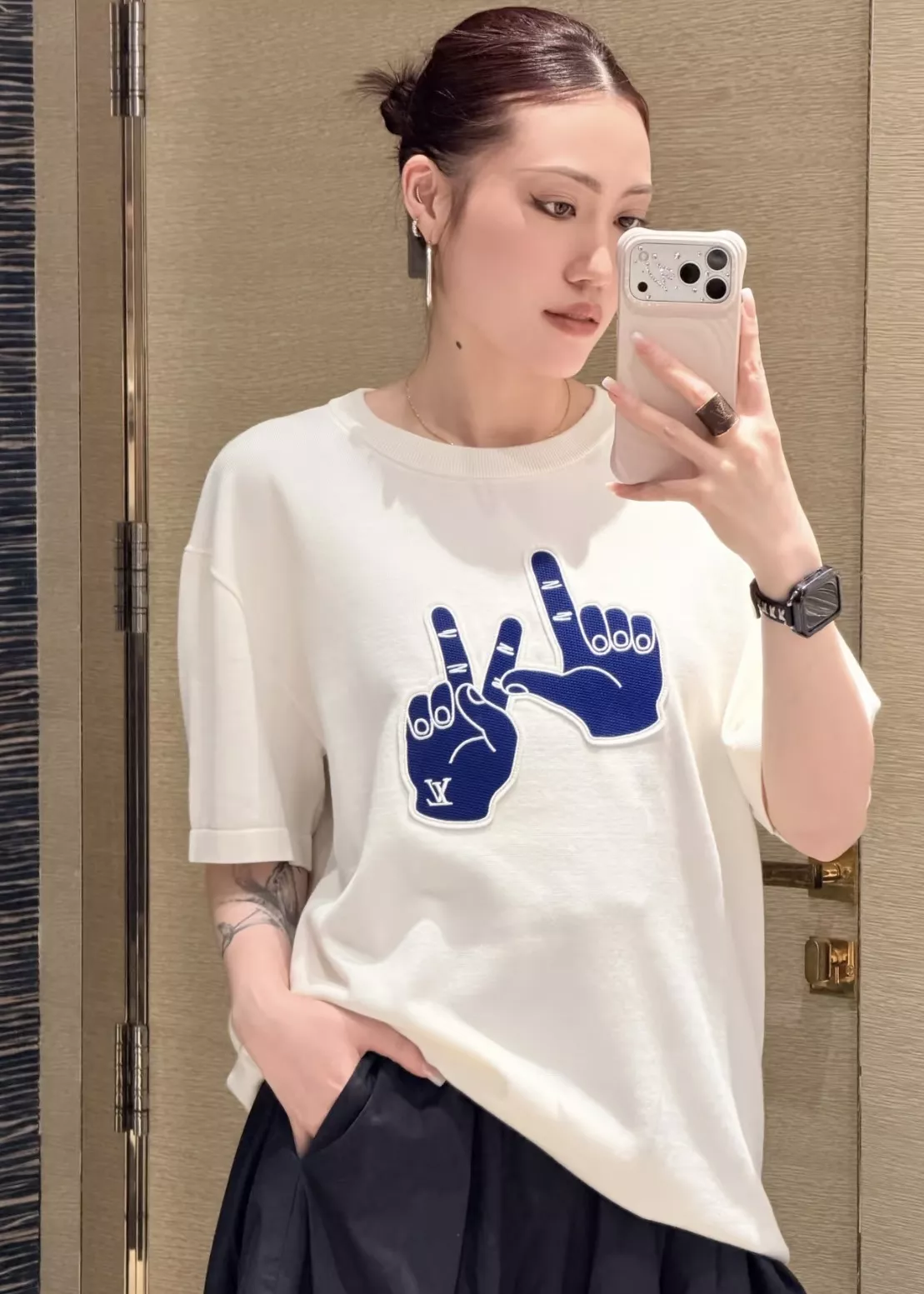 루이비통 핸드 제스처 자수 코튼 반소매 티셔츠 상세 이미지 41