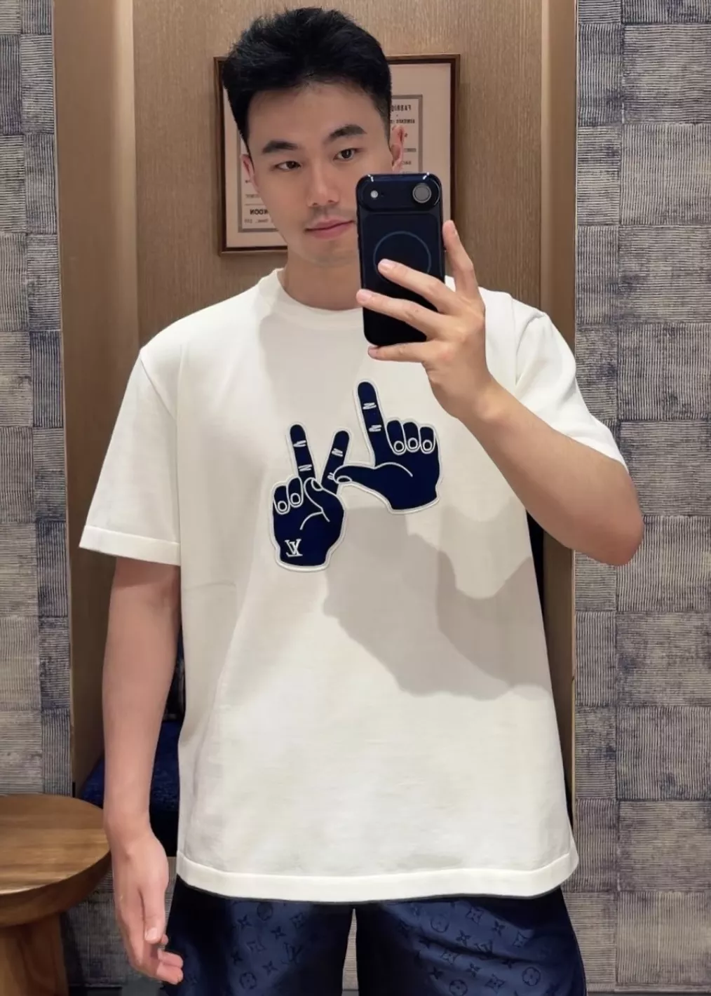 루이비통 핸드 제스처 자수 코튼 반소매 티셔츠 상세 이미지 23