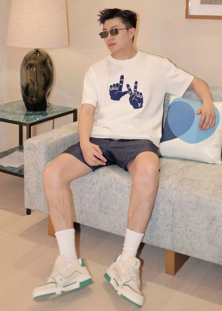 루이비통 핸드 제스처 자수 코튼 반소매 티셔츠 상세 이미지 35
